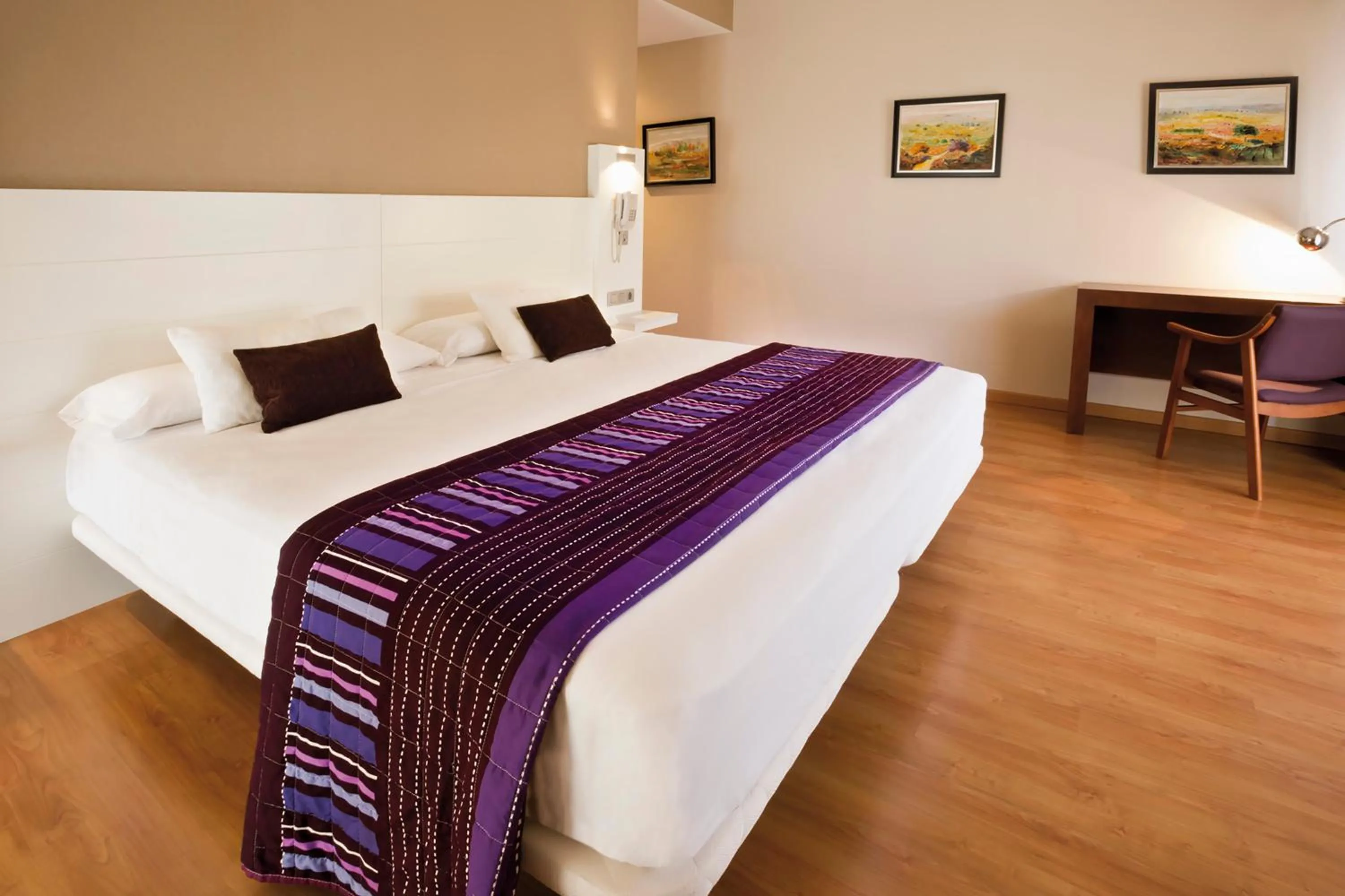 Bedroom, Bed in Hotel Fuente El Cura