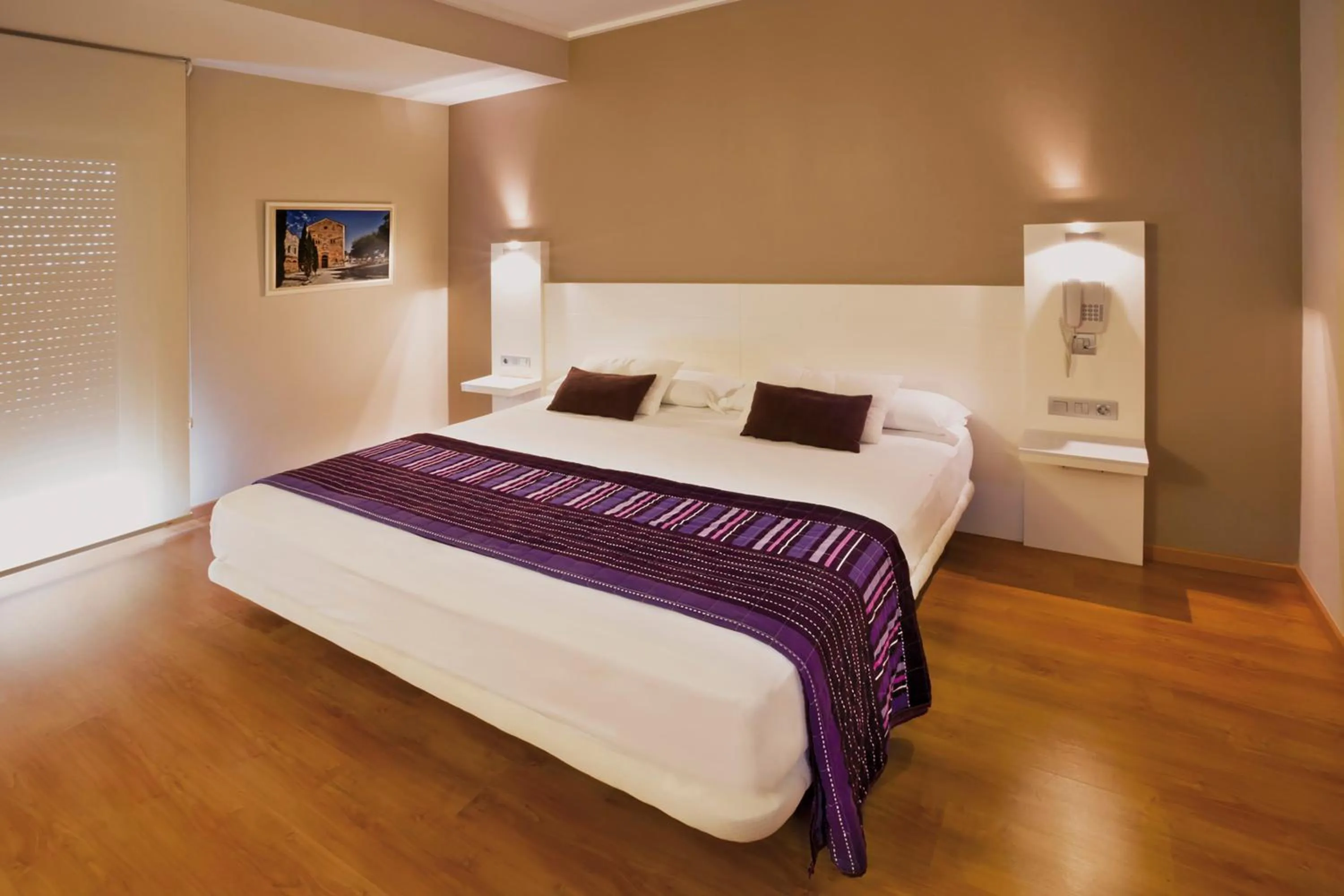 Bedroom, Bed in Hotel Fuente El Cura