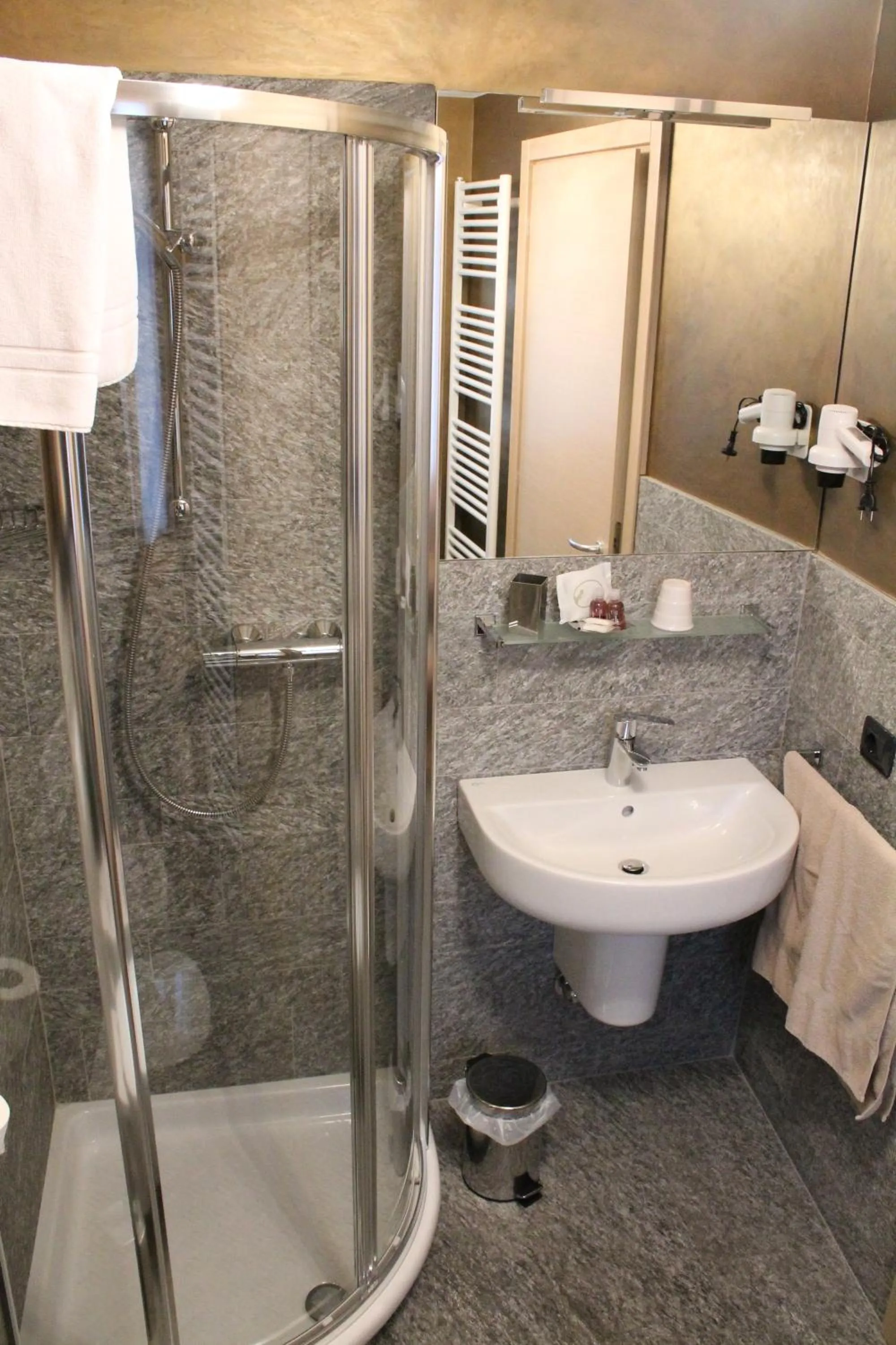 Bathroom in B&B Ca' Erminia