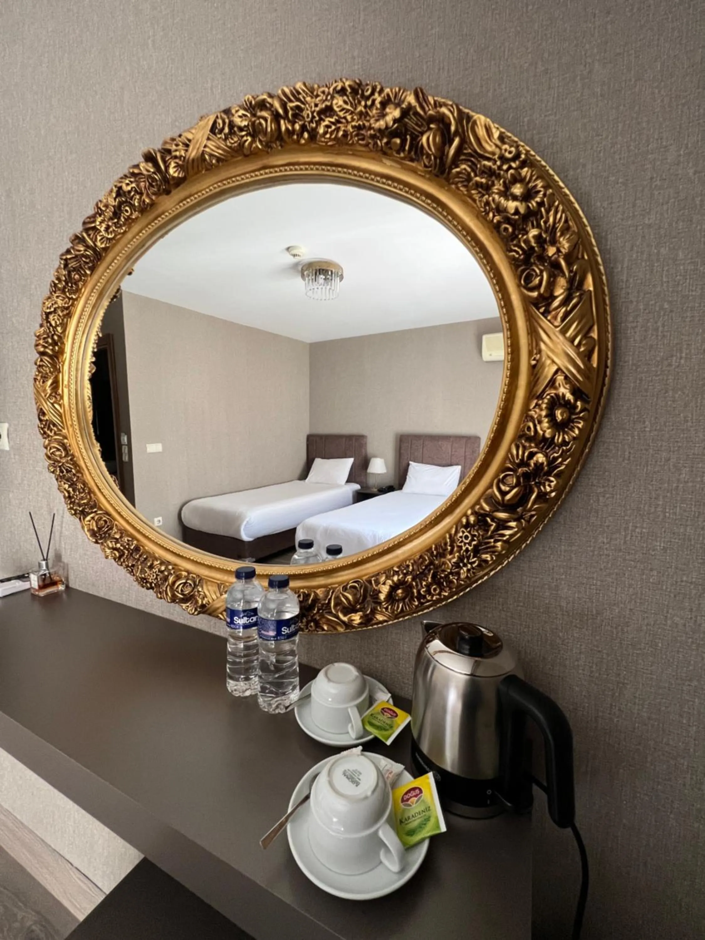 Coffee/tea facilities, Bed in Flower Palace Hotel