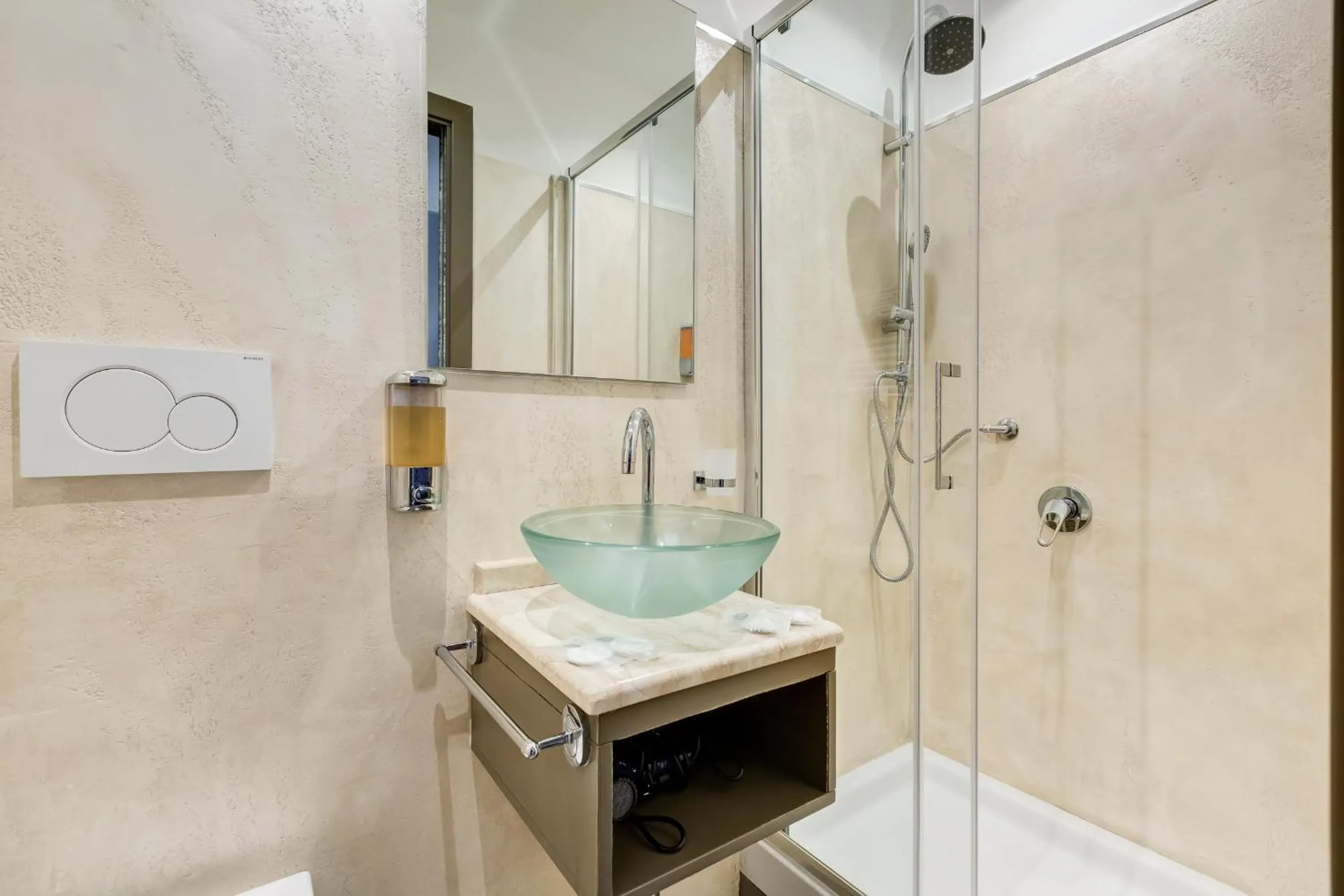 Bathroom in Easy Budget Colosseo