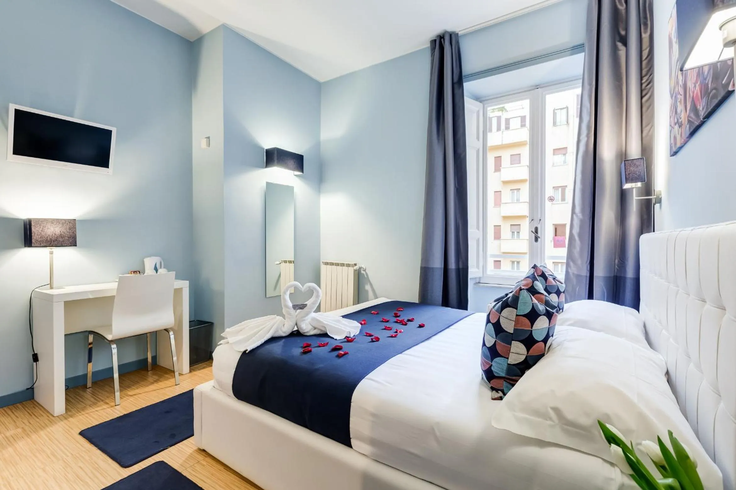 Bathroom, Bed in Easy Budget Colosseo