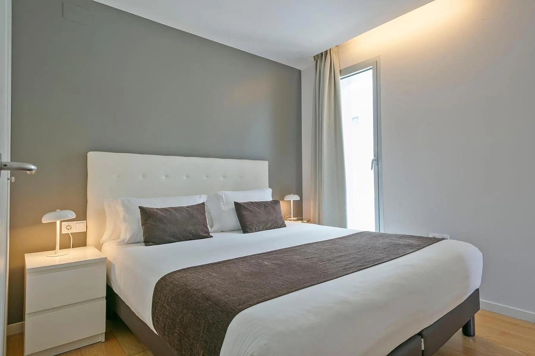 Bedroom, Bed in Lugaris Beach Apartments