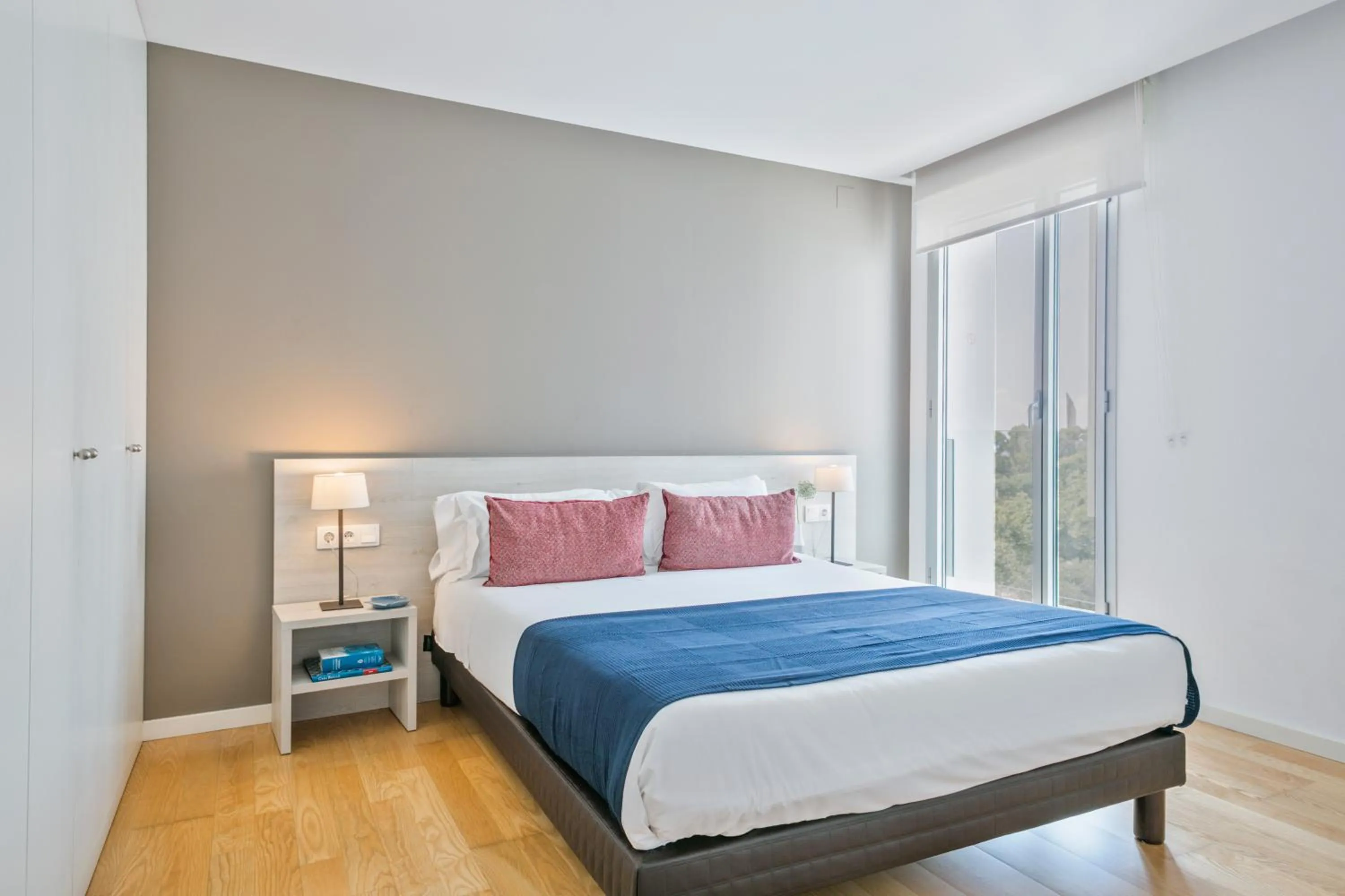 Bed in Lugaris Beach Apartments