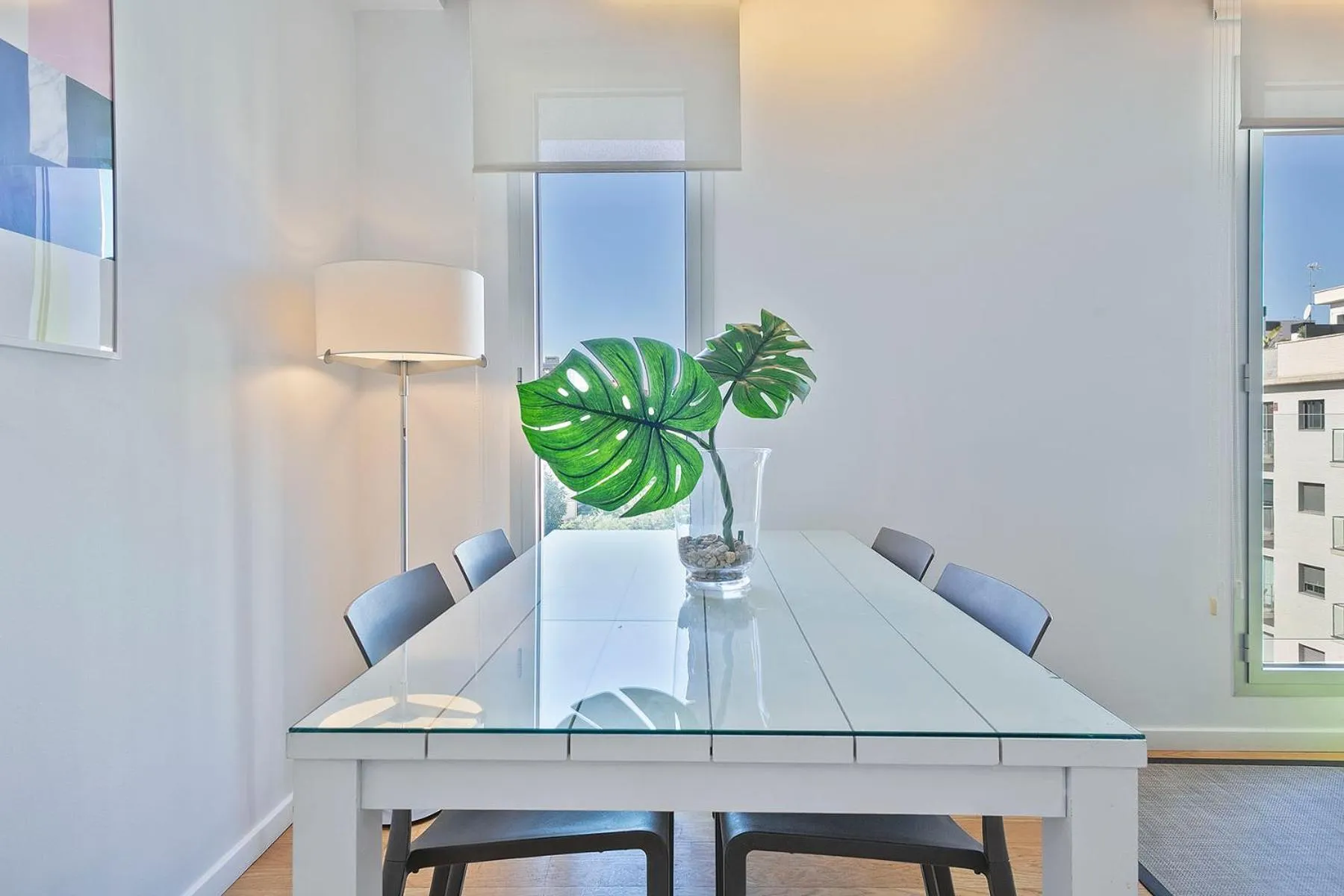 Dining area in Lugaris Beach Apartments