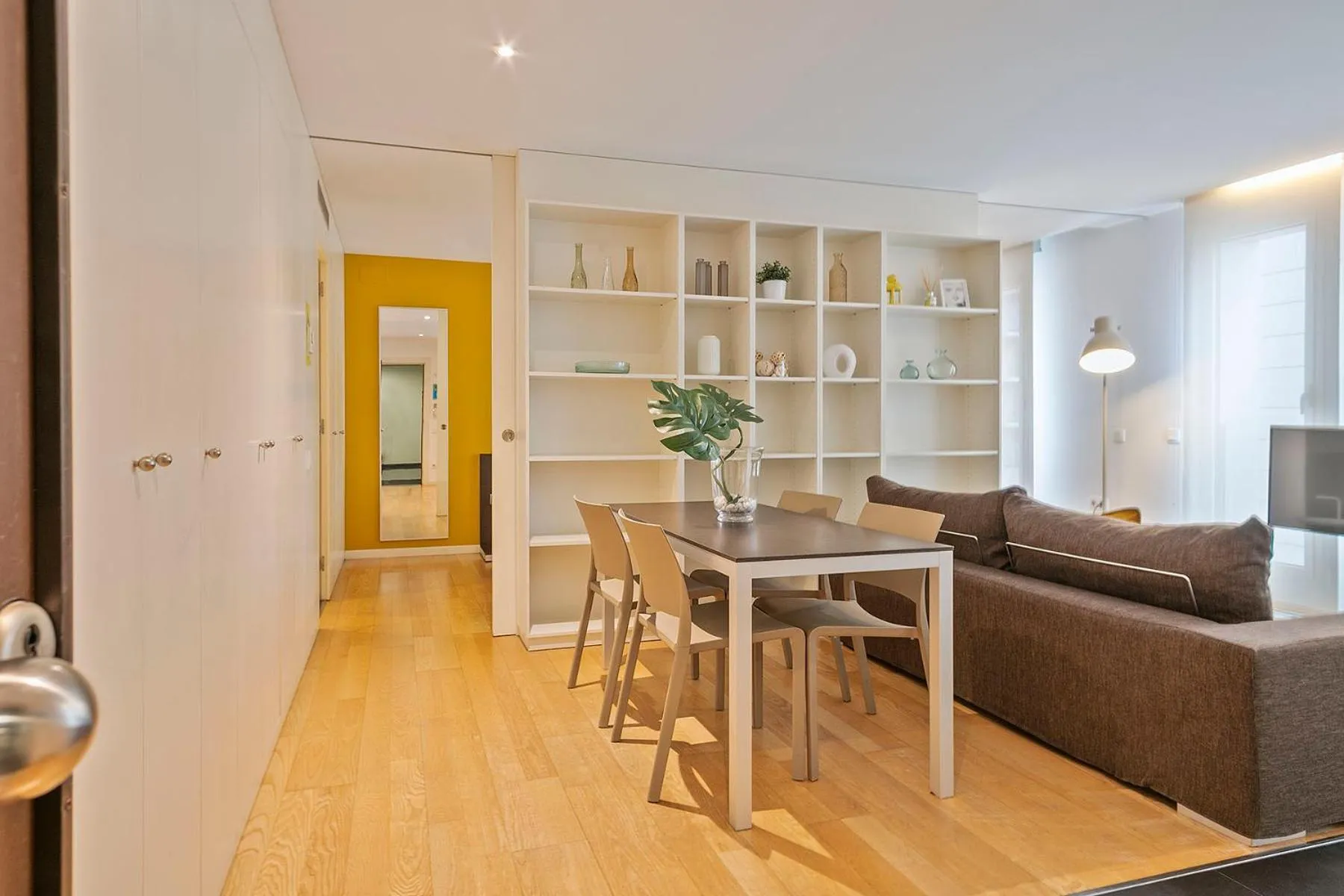 Dining area in Lugaris Beach Apartments