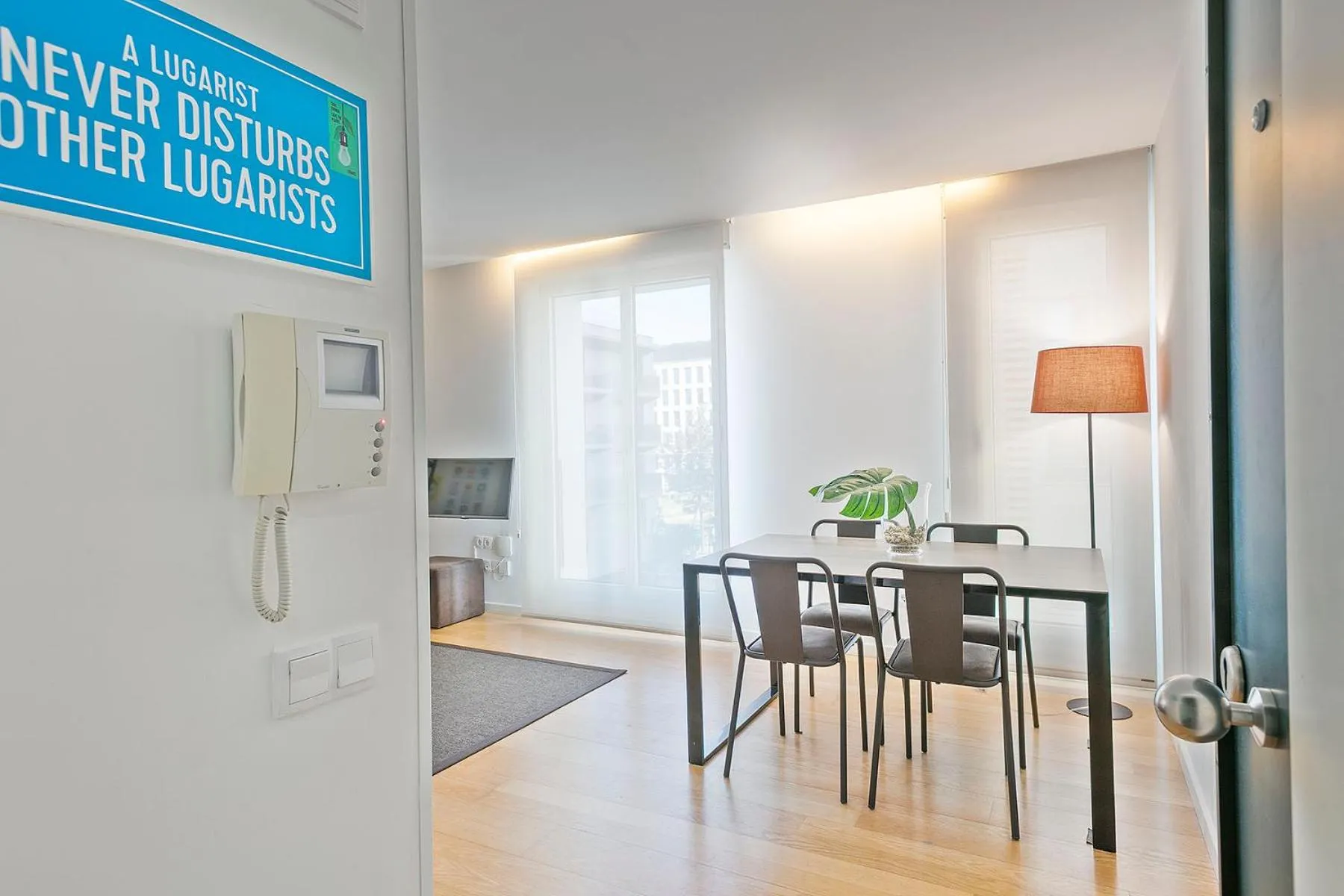 Dining area in Lugaris Beach Apartments