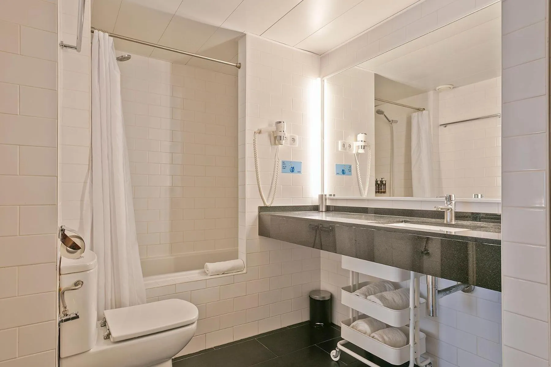 Bath in Lugaris Beach Apartments