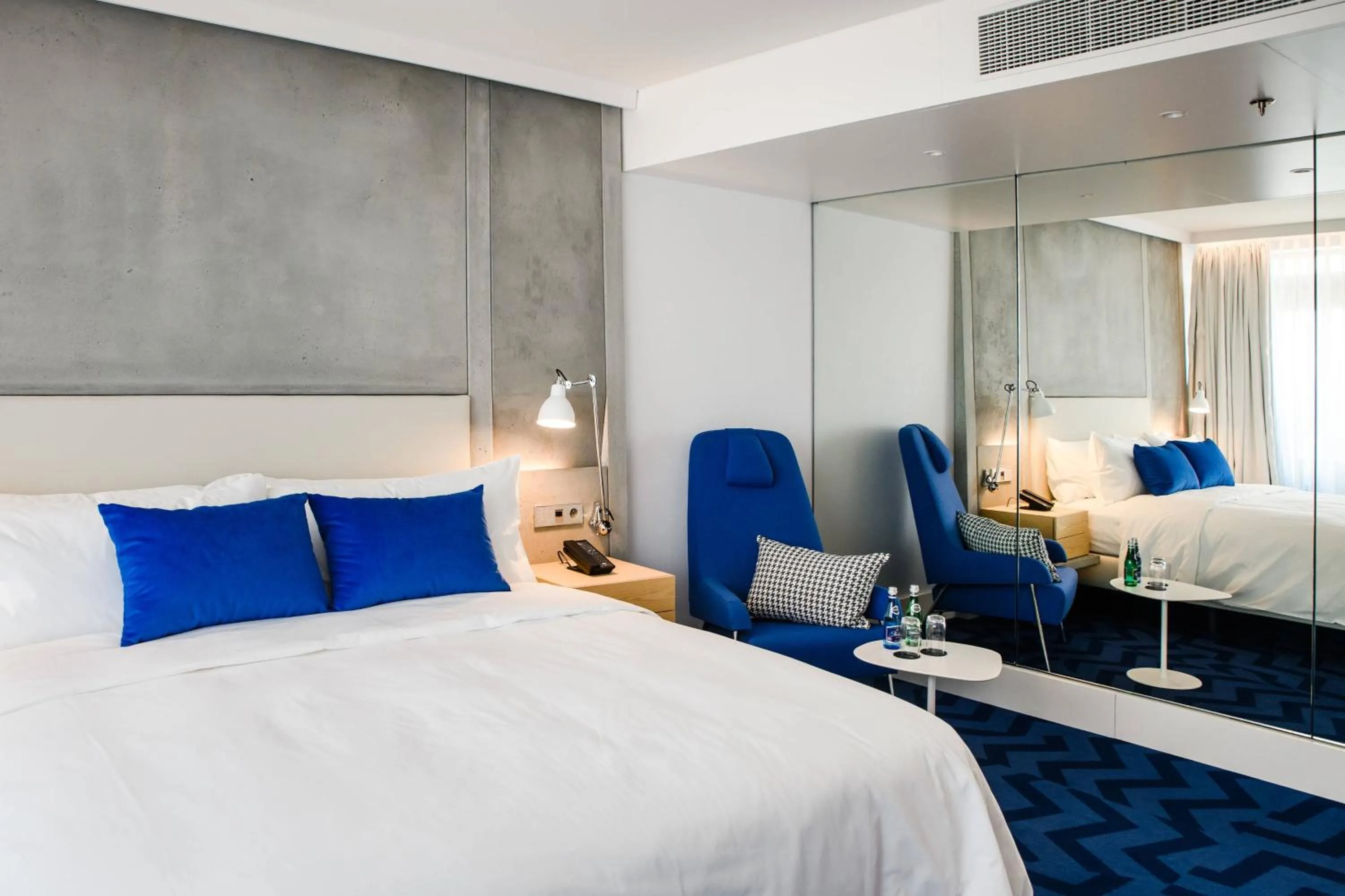 Bedroom, Bed in Renaissance Warsaw Airport Hotel