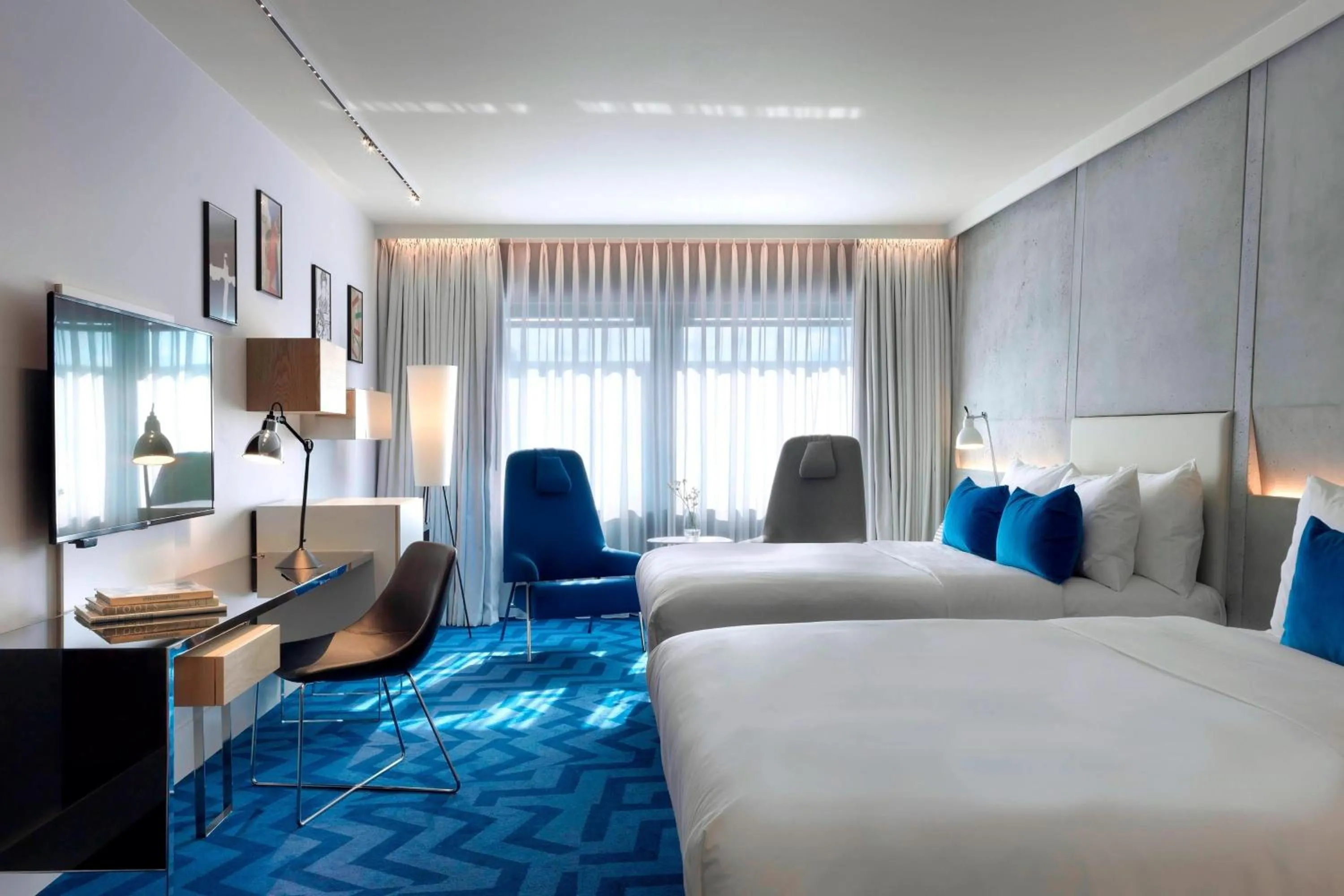 Photo of the whole room, Bed in Renaissance Warsaw Airport Hotel