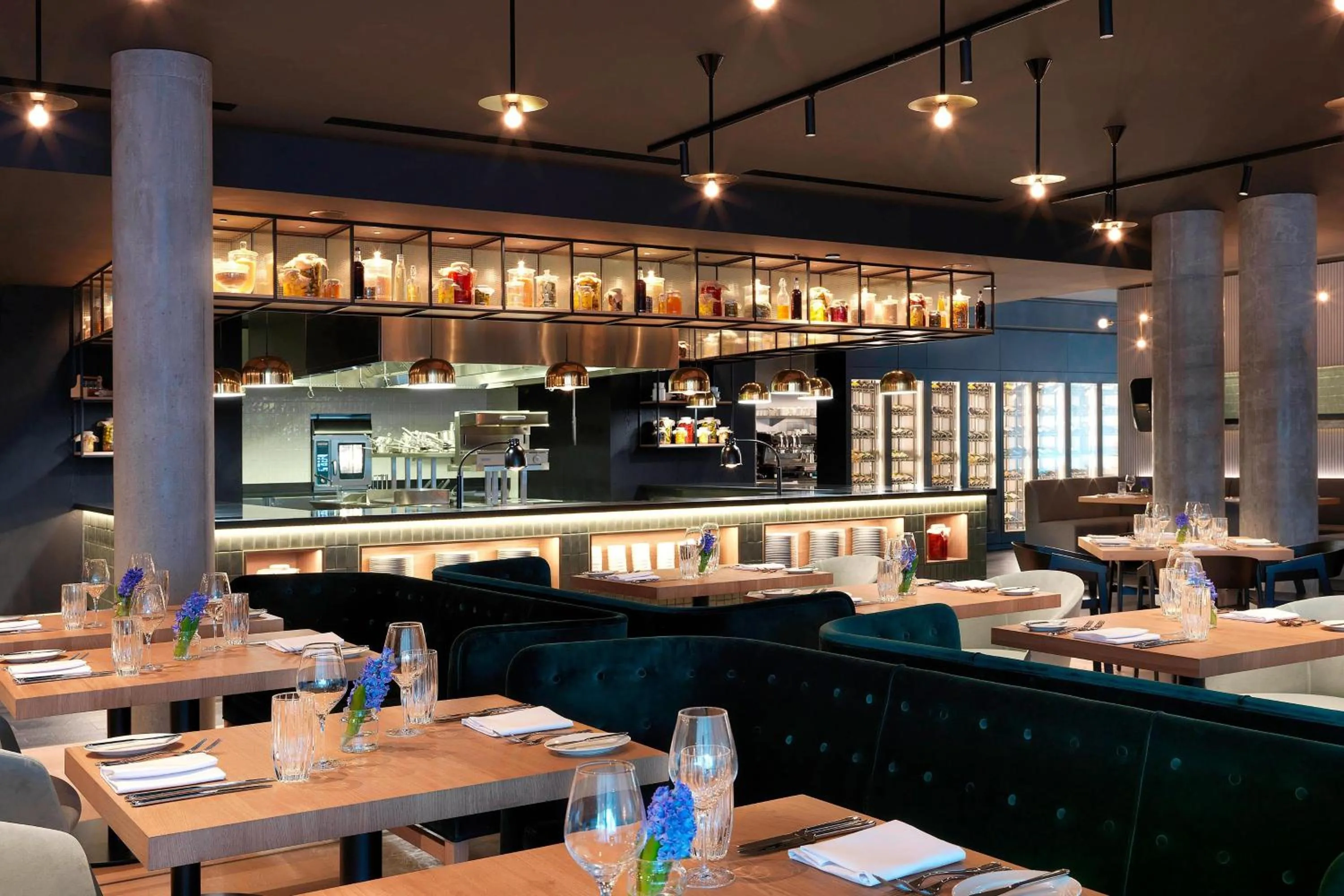 Restaurant/places to eat in Renaissance Warsaw Airport Hotel