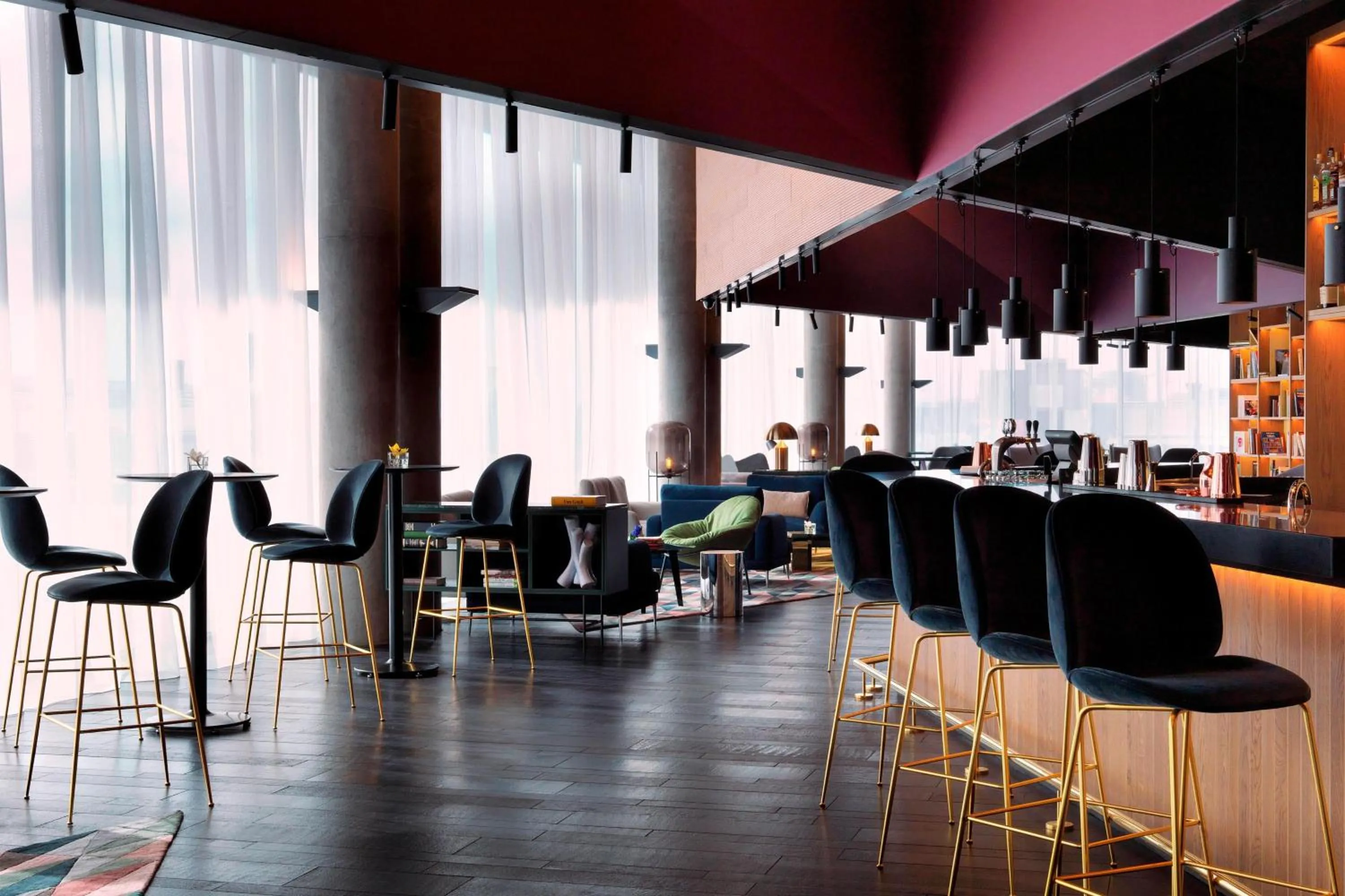 Lounge or bar in Renaissance Warsaw Airport Hotel