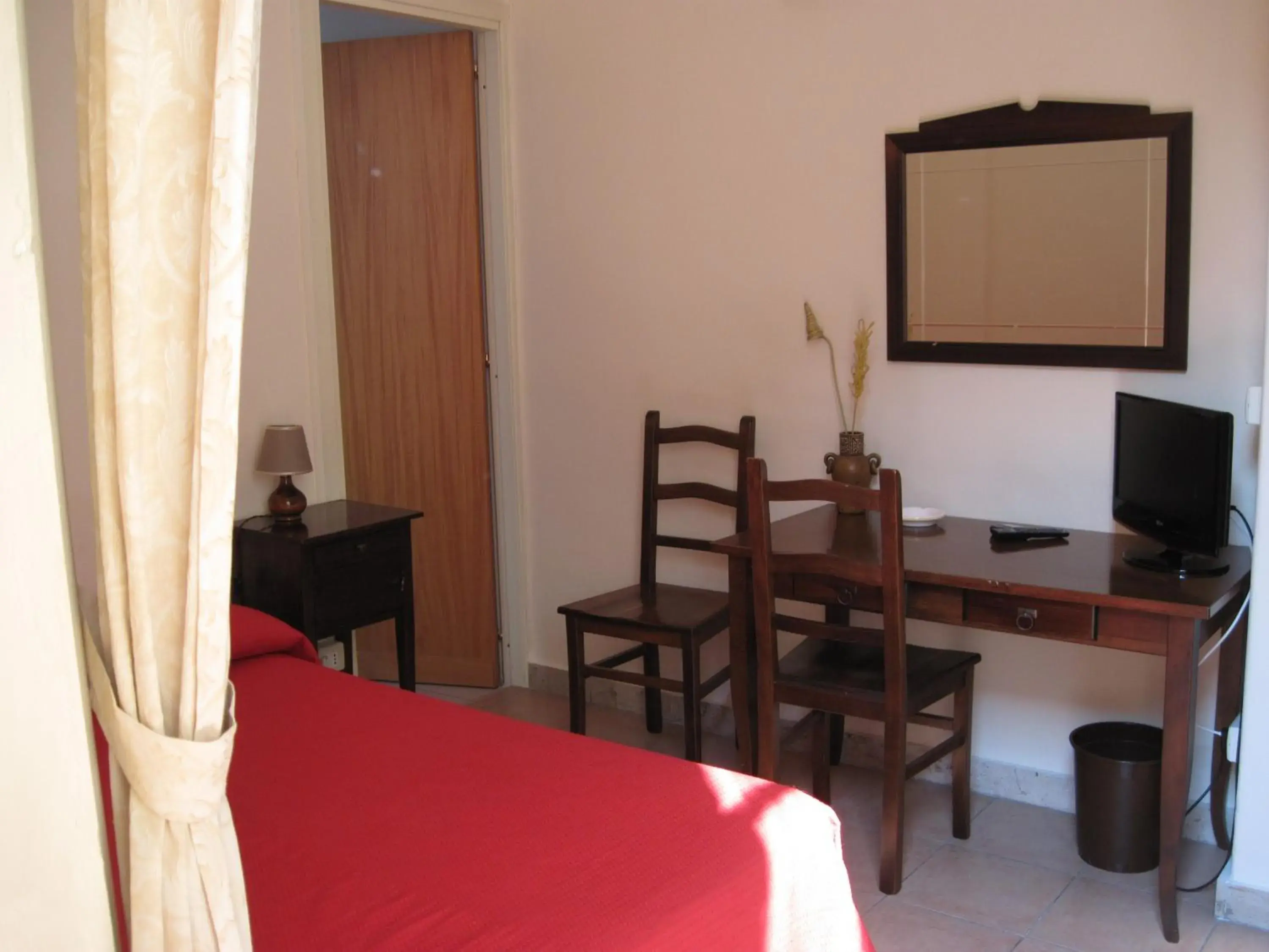 Economy Double Room in San Demetrio Economy Double Room in San Demetrio