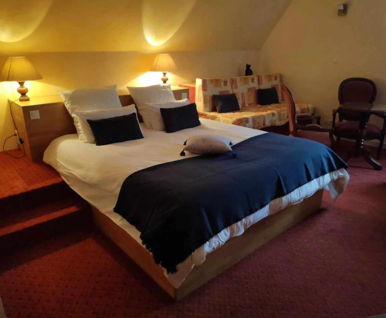 Bed in Logis Hotel Calisola Besançon - Soirée Etape