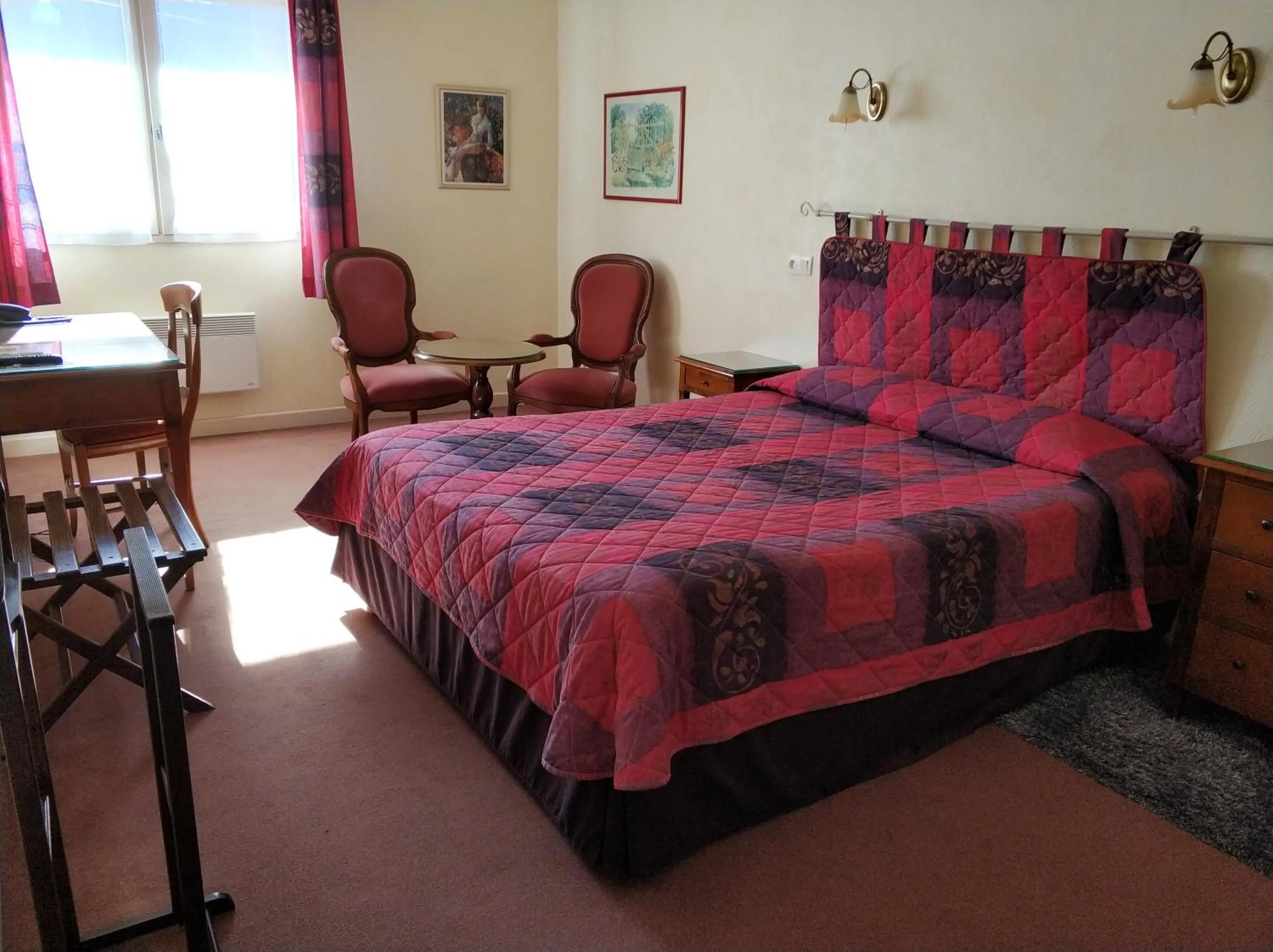 Bed in Logis Hotel Calisola Besançon - Soirée Etape