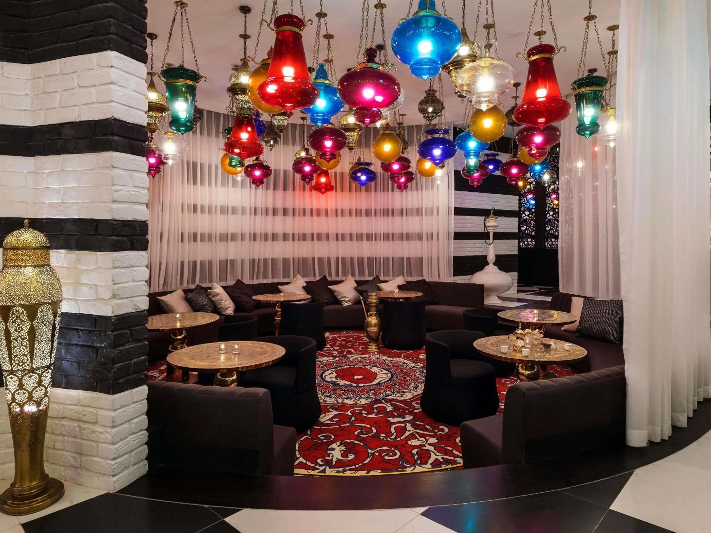 Restaurant/places to eat in Mondrian Doha