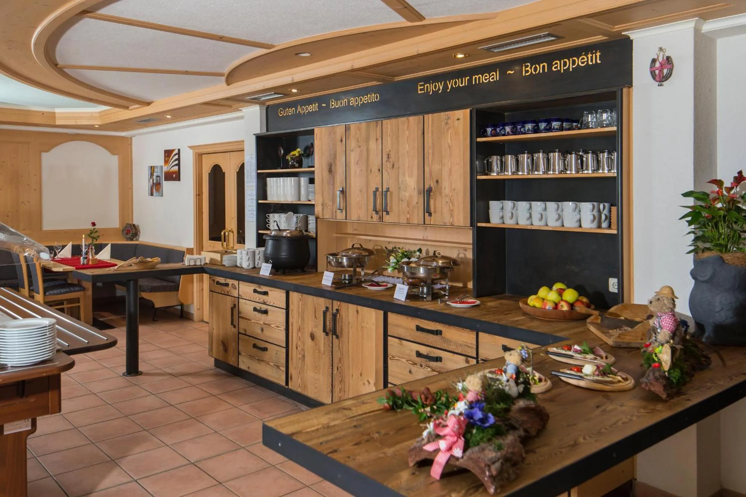 Food and drinks in Hotel Sonja