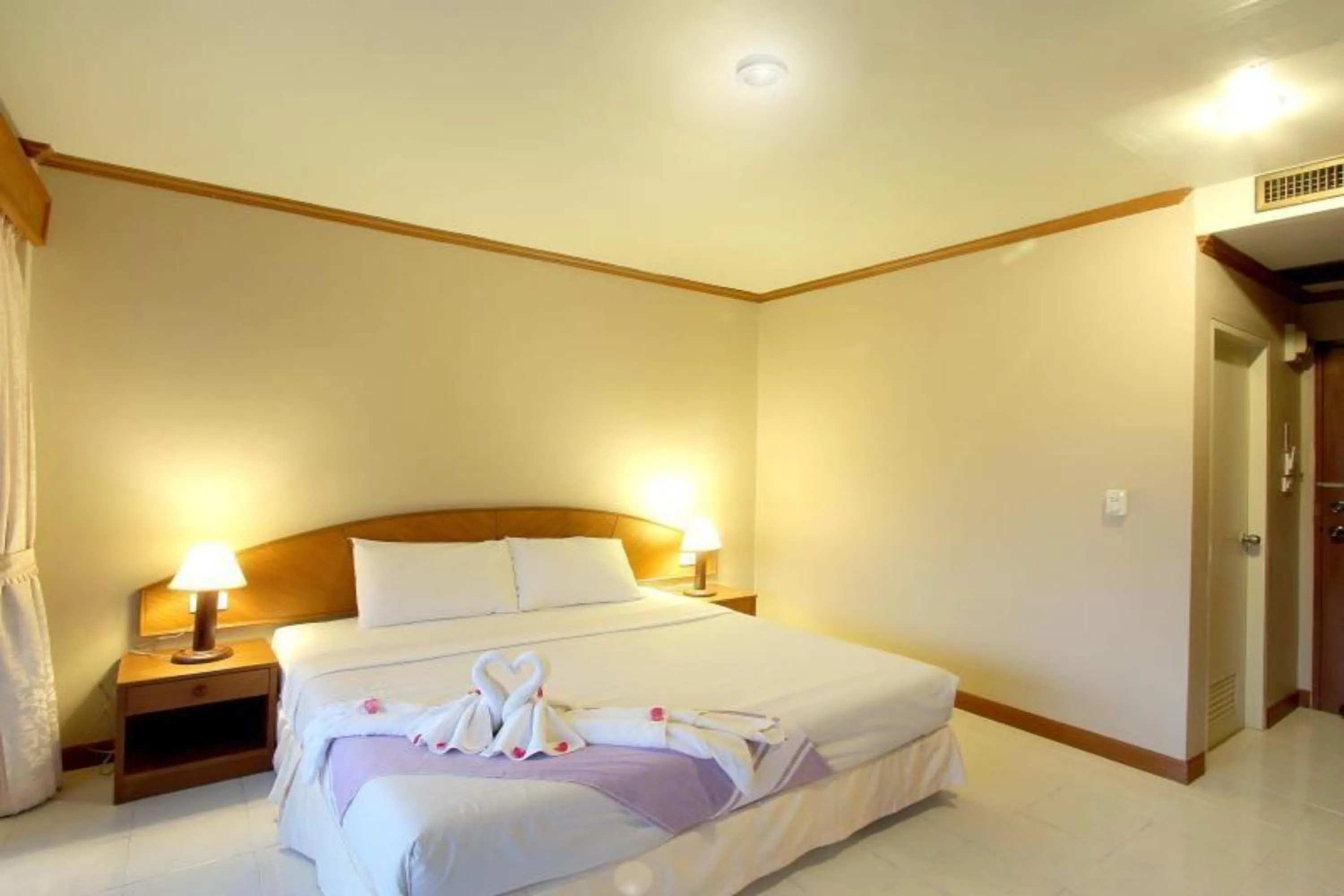 Bedroom, Bed in Choophorn House