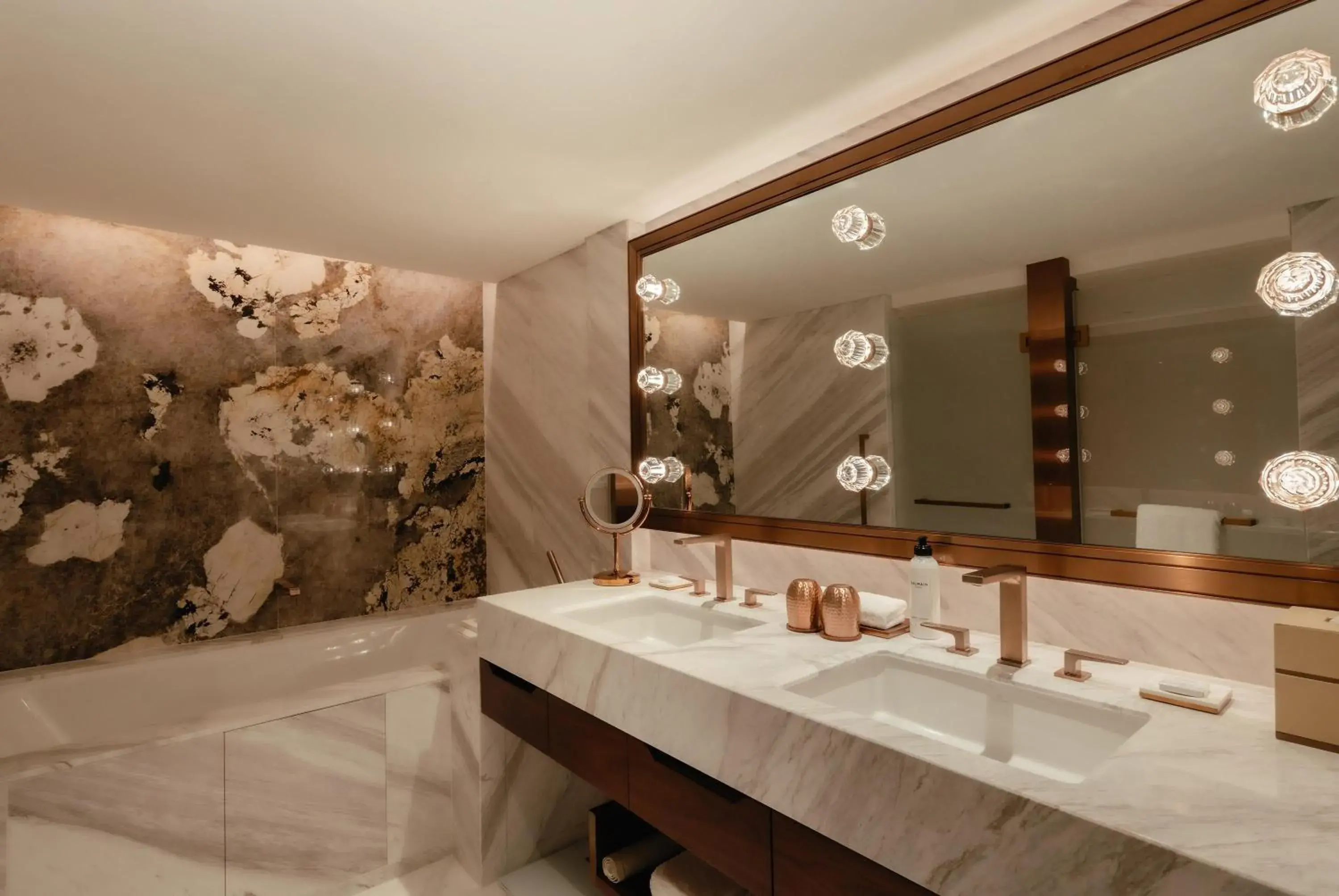 Deluxe King Room - single occupancy - Club Access in Grand Hyatt Singapore Deluxe King Room - single occupancy - Club Access in Grand Hyatt Singapore