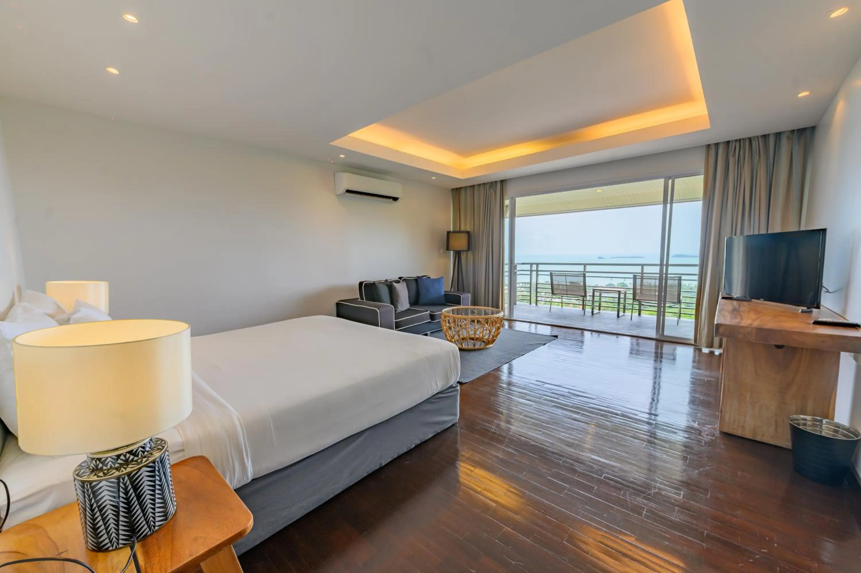 Bedroom, Bed in Mantra Samui Resort - Adults Only