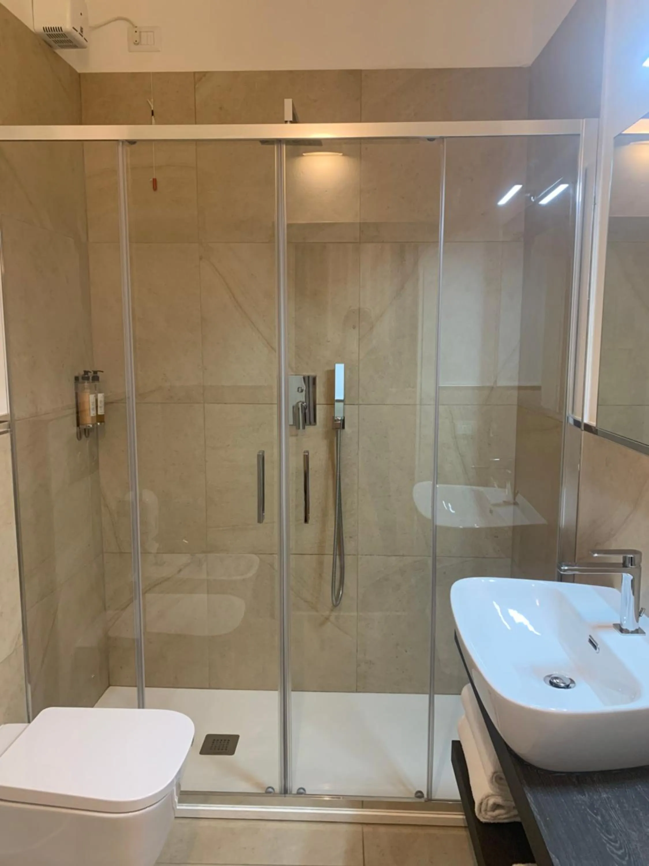 Shower in Hotel Bel Soggiorno