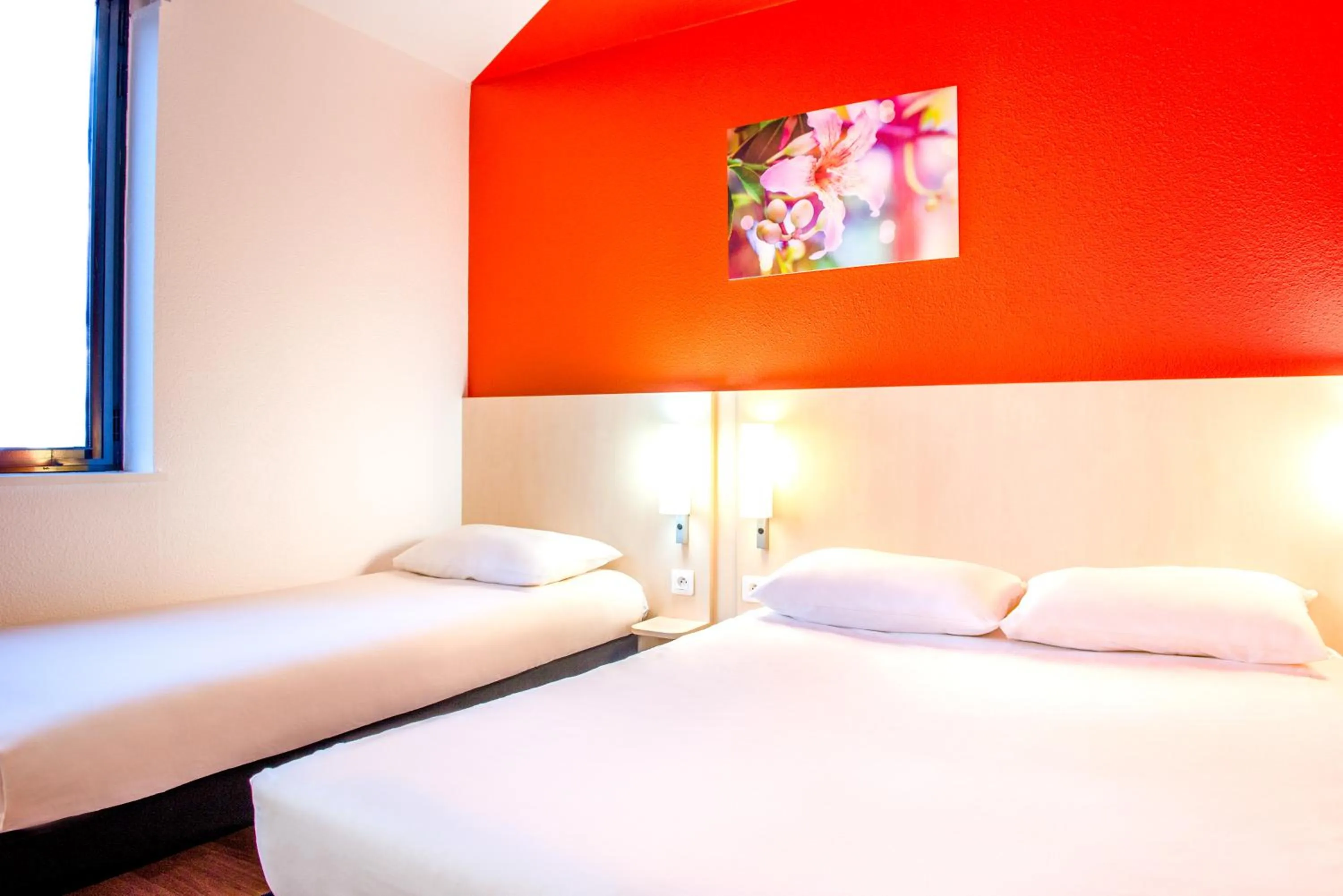 Bed in ibis budget Cannes Centre Ville