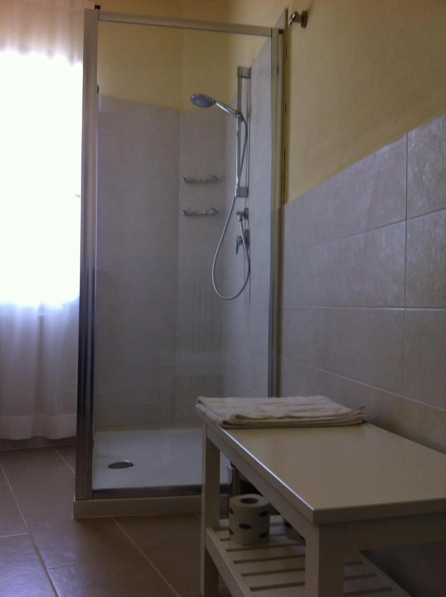 Shower in Albergo Il Cochino
