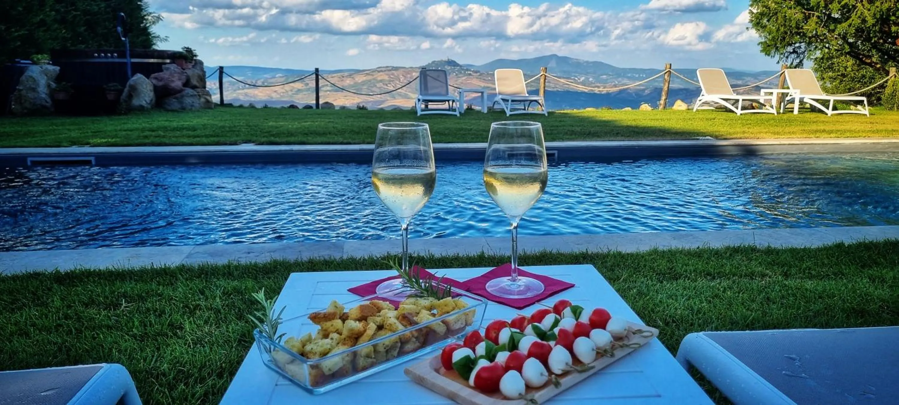 Natural landscape in Convento San Bartolomeo - Piscina Esterna Riscaldata