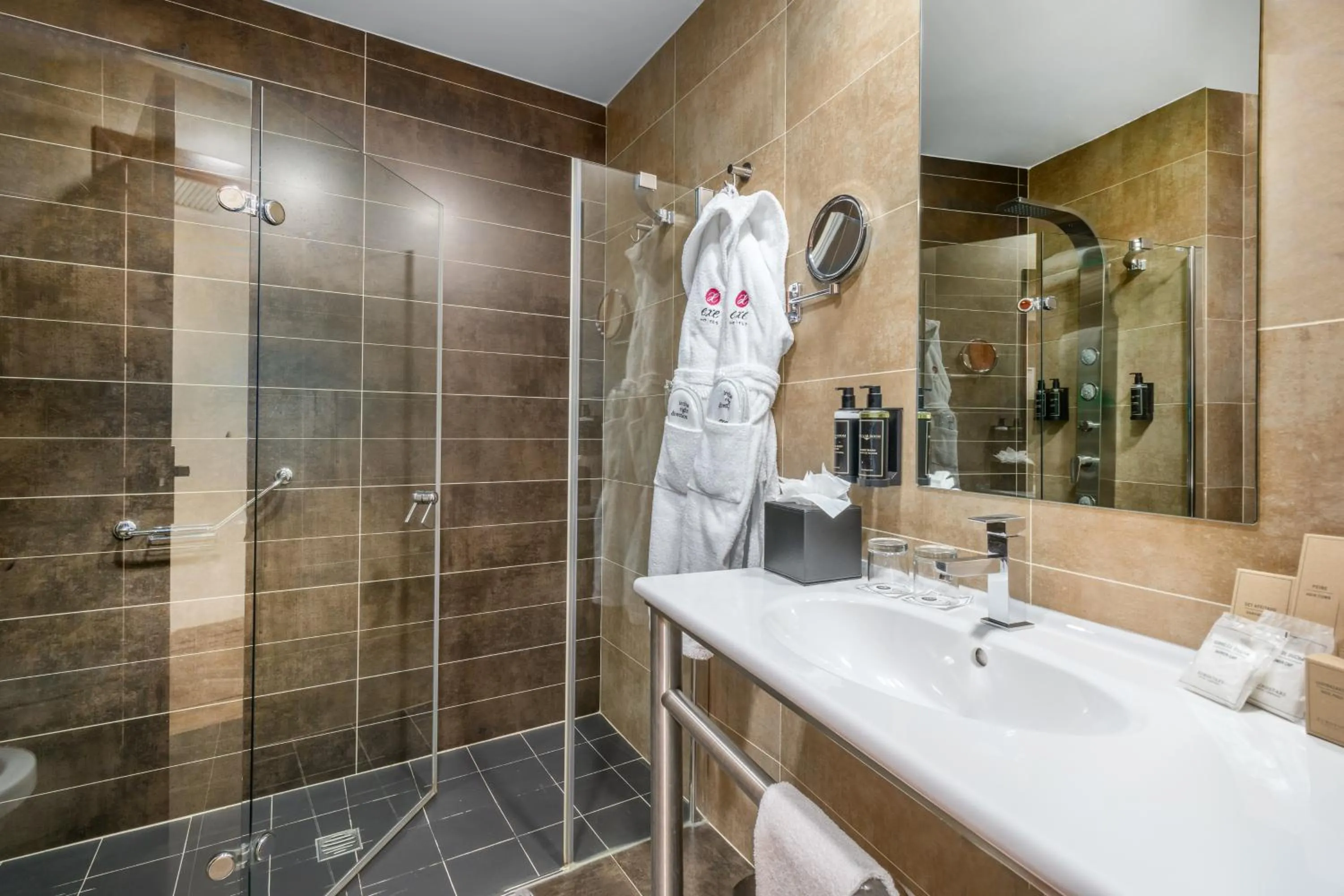 Shower in Exe Doña Carlota