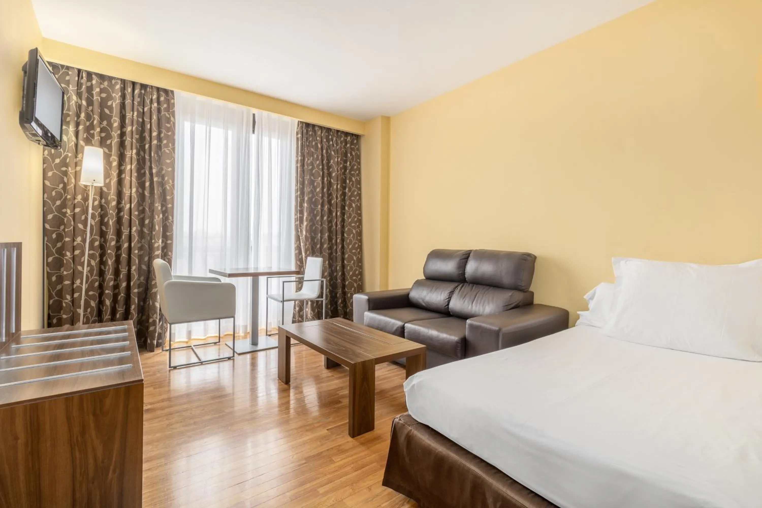 Living room, Bed in Exe Doña Carlota