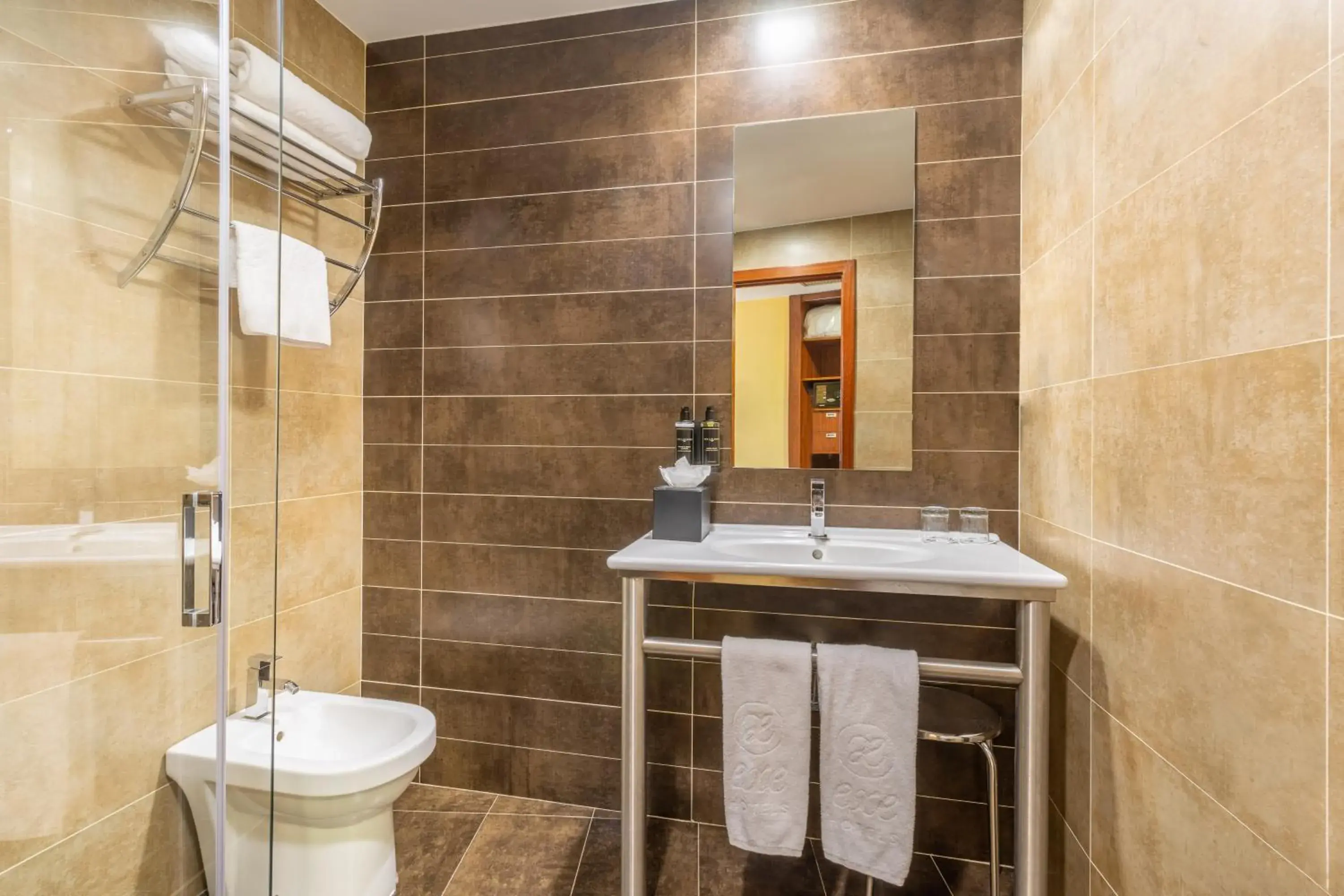 Twin Room with Parking in Exe Doña Carlota Twin Room with Parking in Exe Doña Carlota