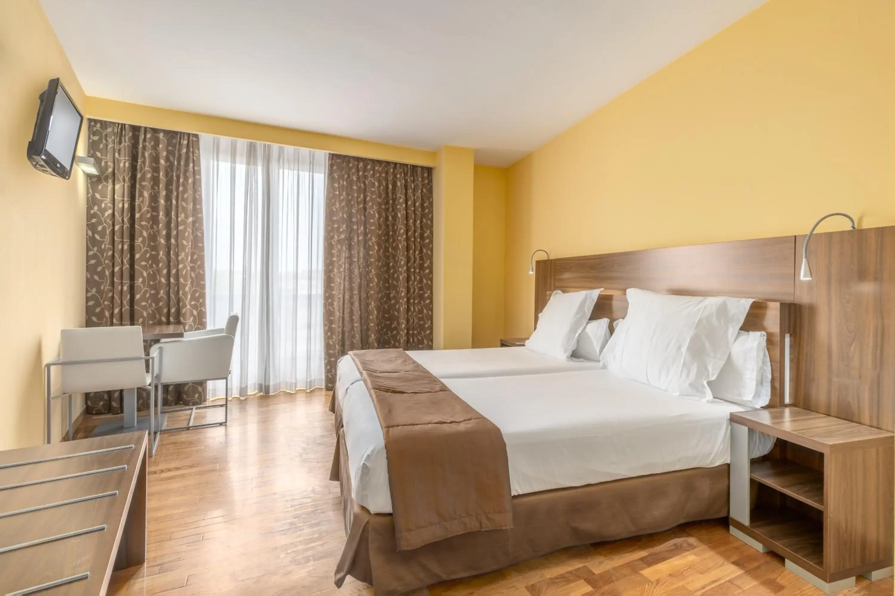 Twin Room with Parking in Exe Doña Carlota Twin Room with Parking in Exe Doña Carlota