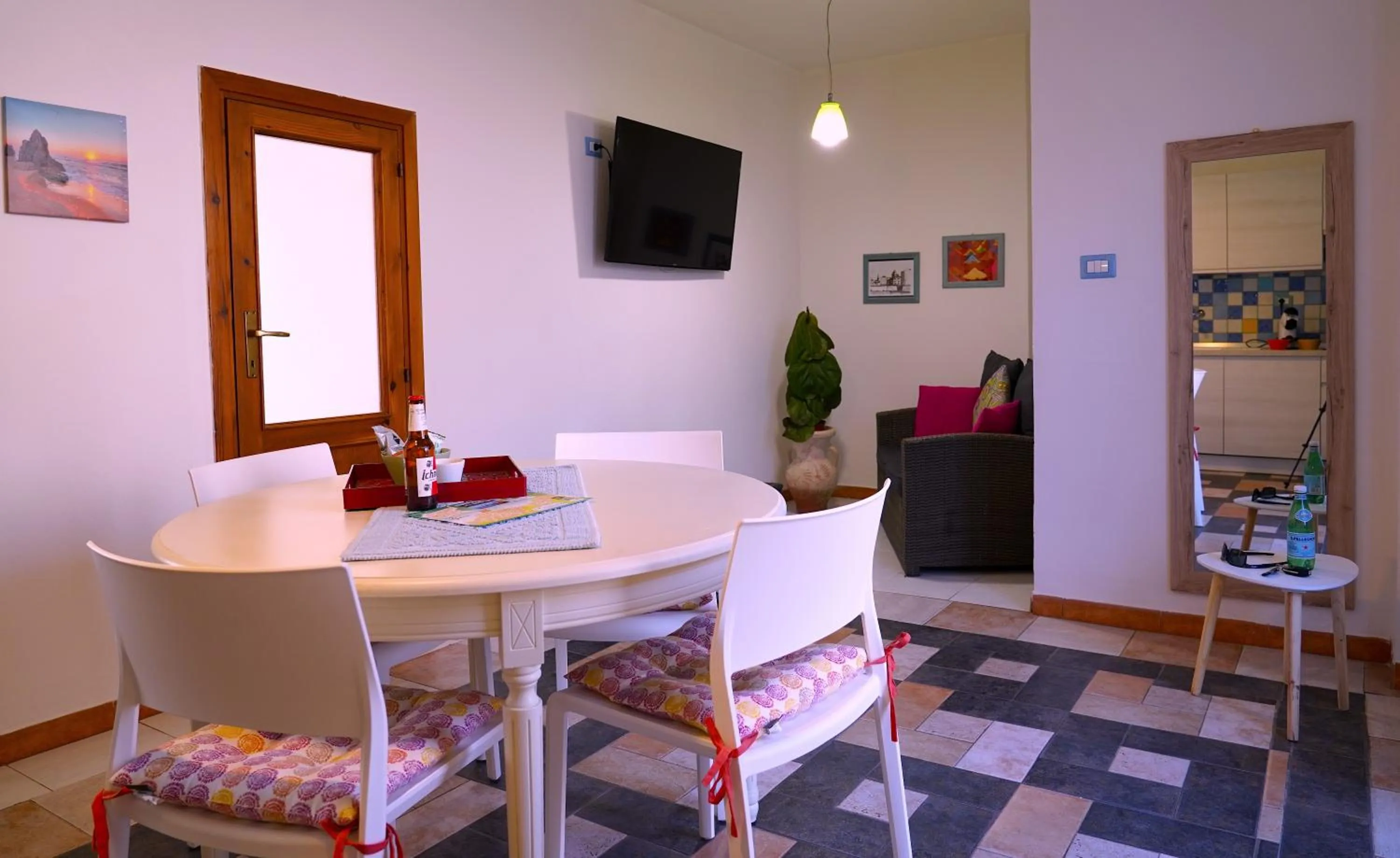 TV and multimedia in Flowery Inn Villa