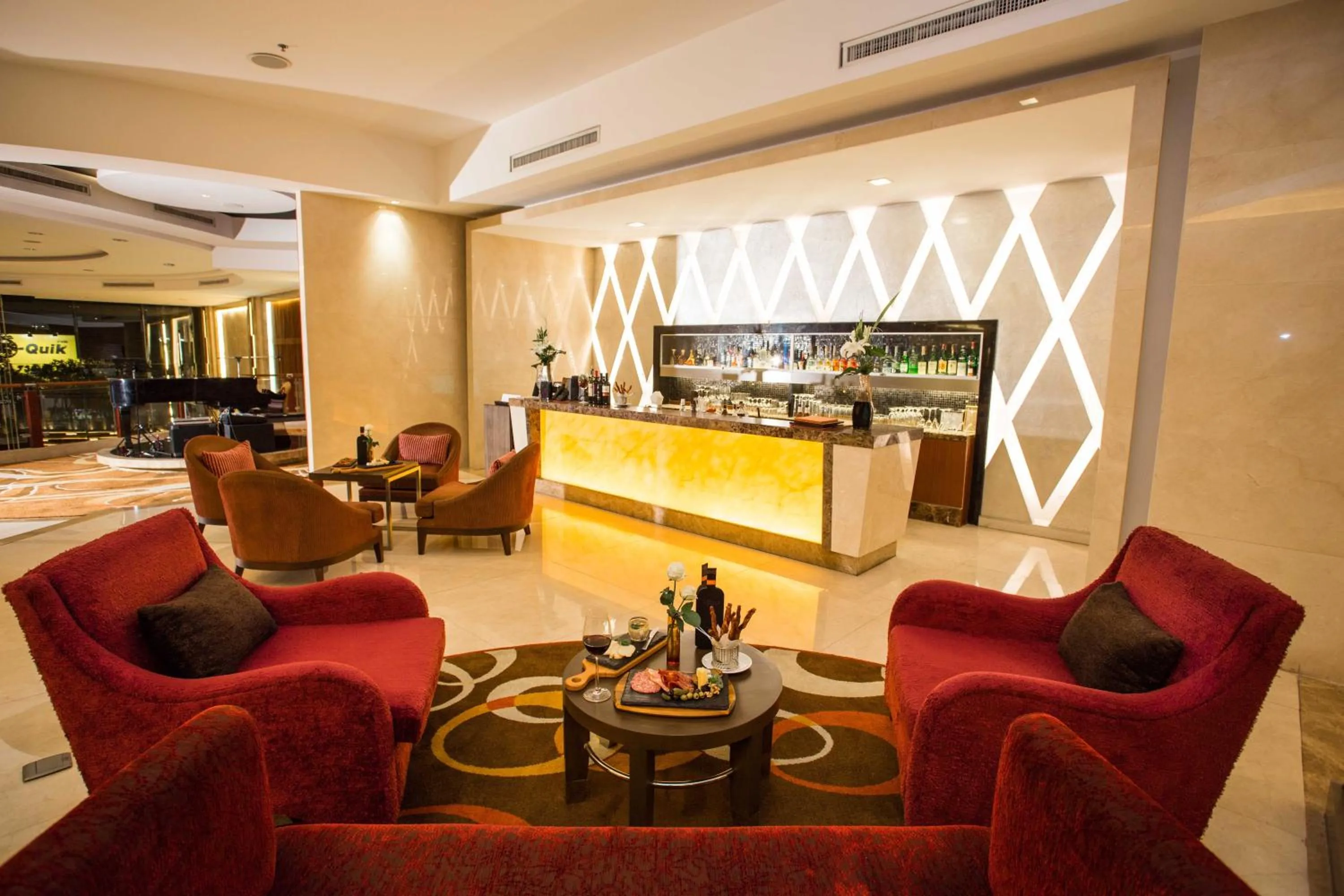 Restaurant/places to eat in The Grand Fourwings Convention Hotel Bangkok