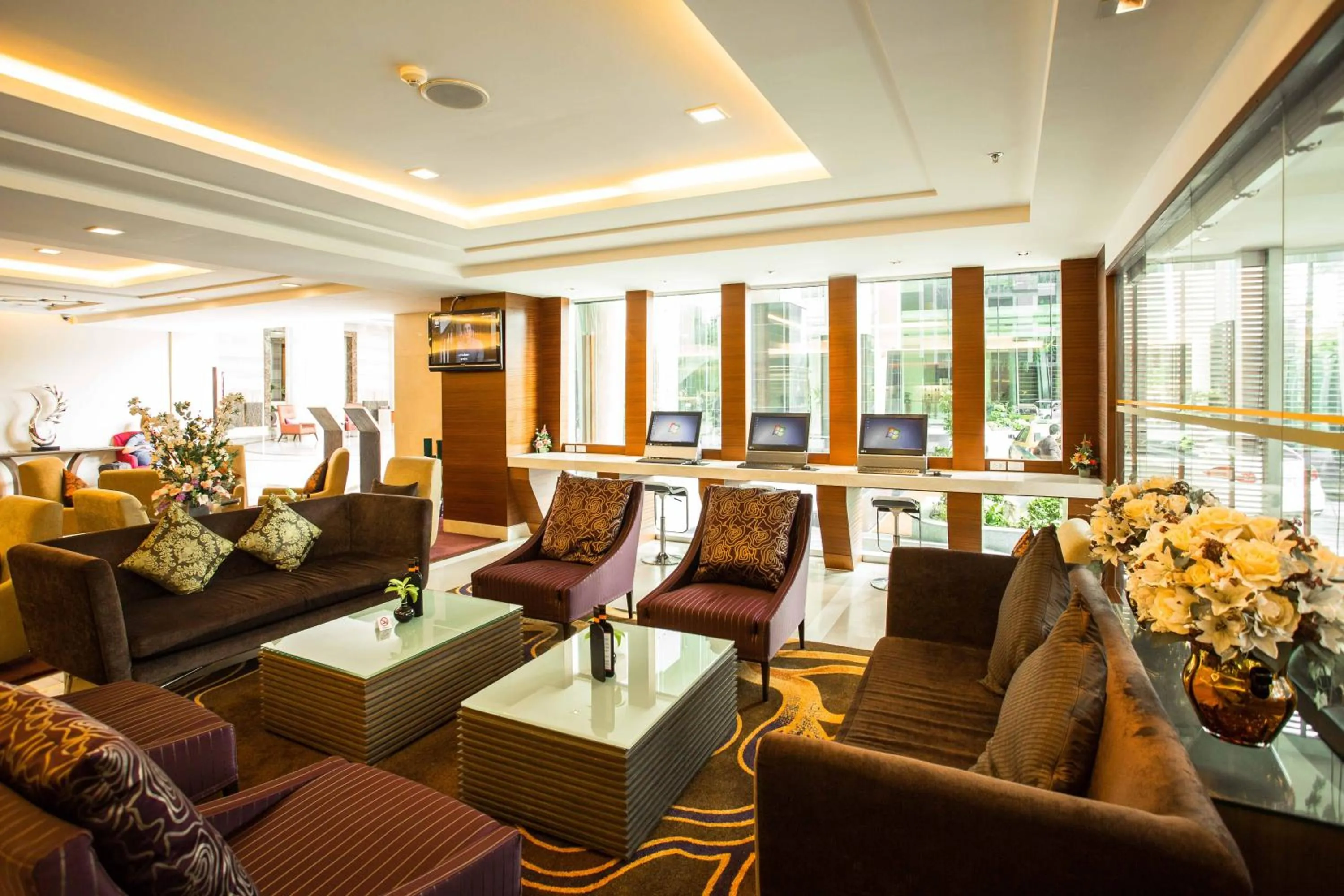 Lobby or reception in The Grand Fourwings Convention Hotel Bangkok