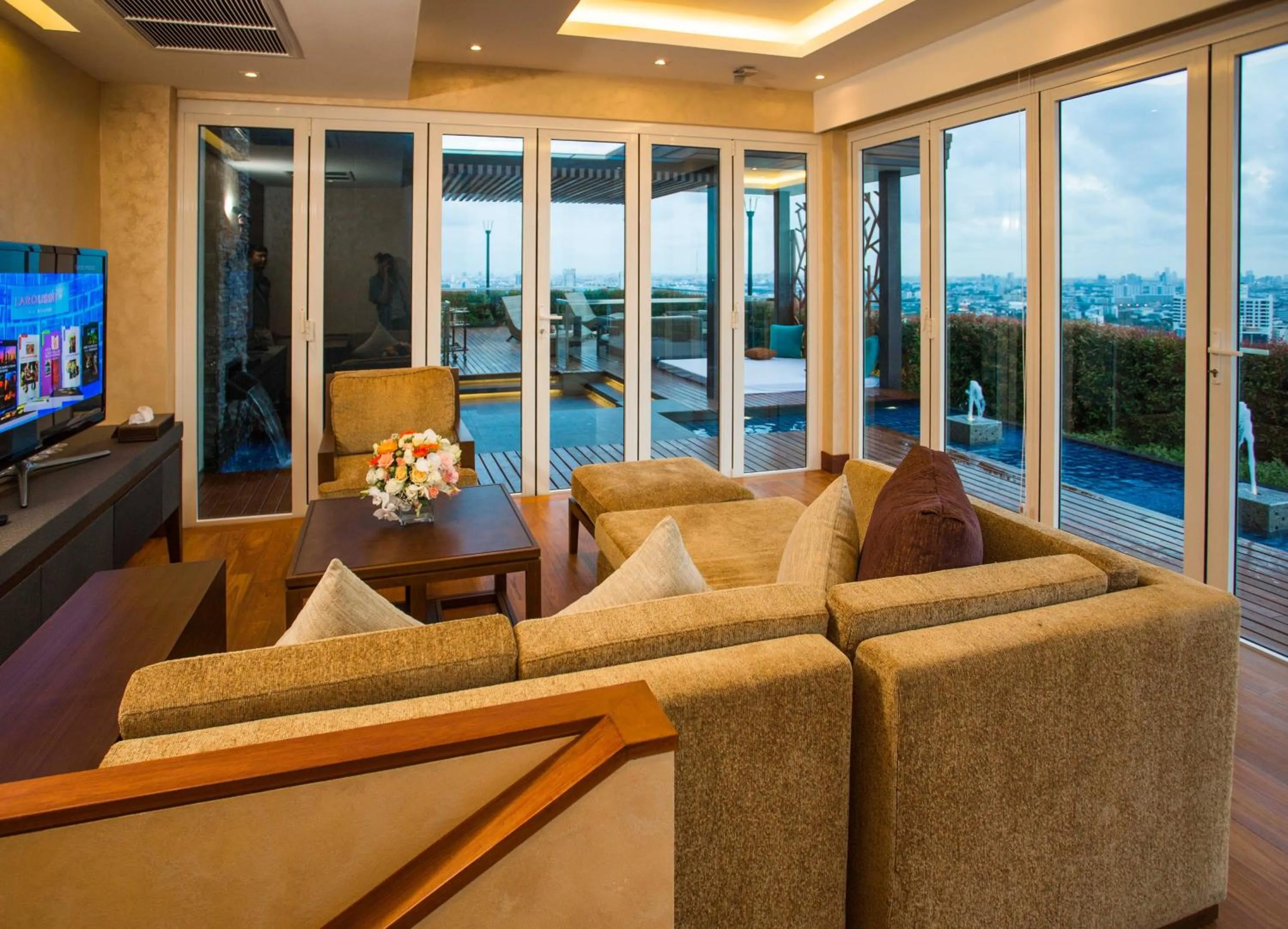 Balcony/Terrace in The Grand Fourwings Convention Hotel Bangkok