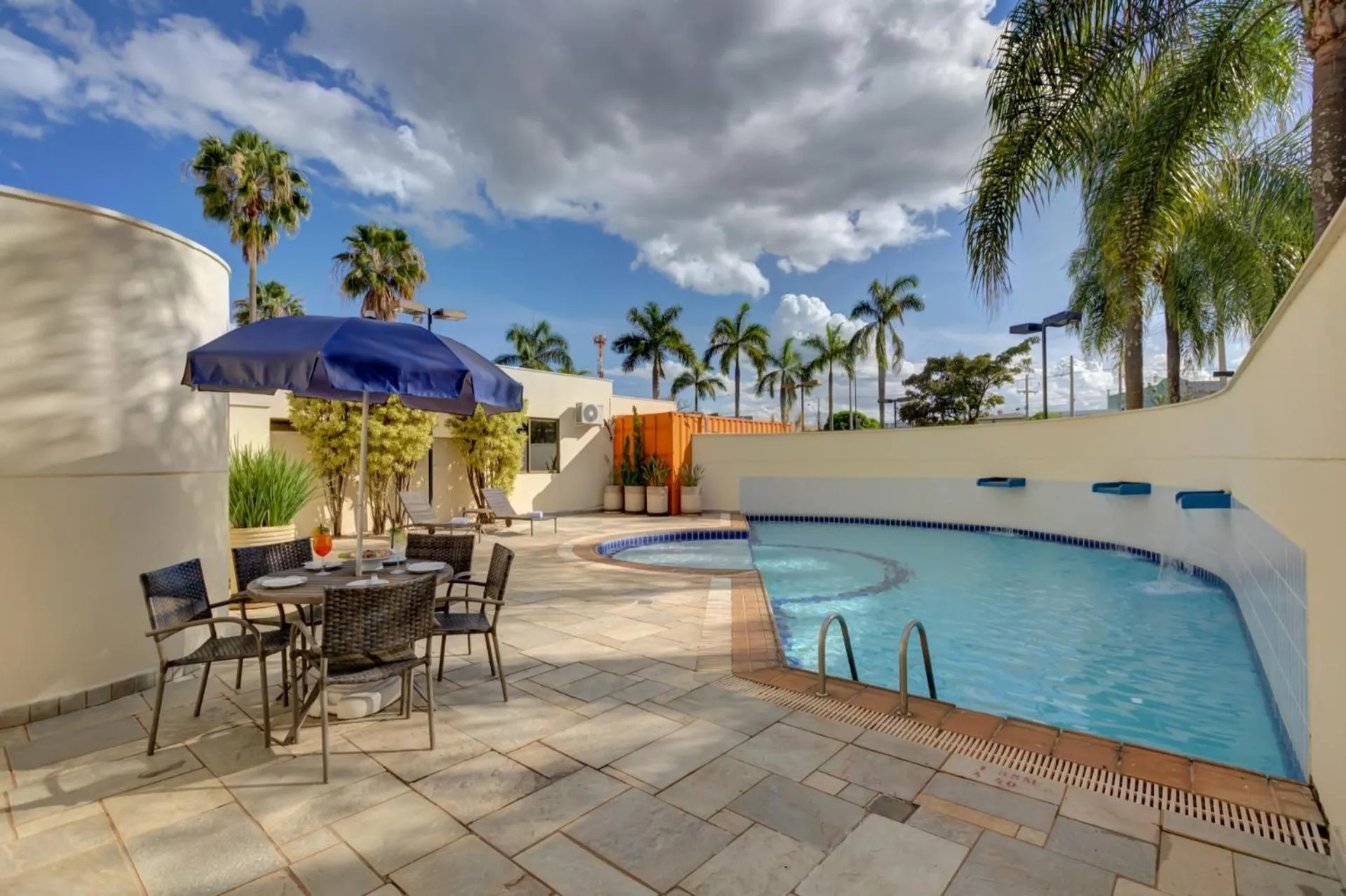 Swimming pool in Comfort Franca