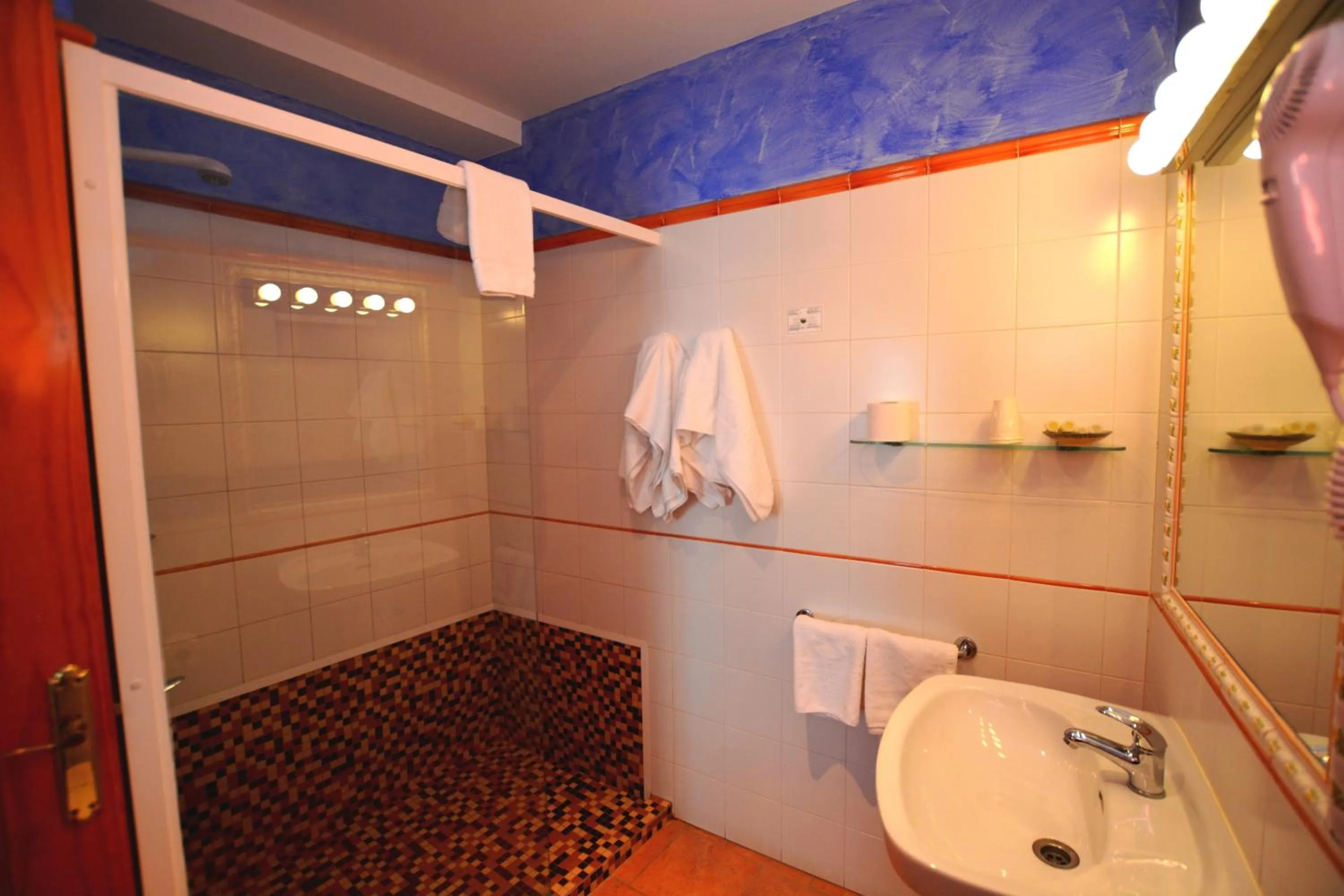 Shower in Hotel Posada Guadalupe