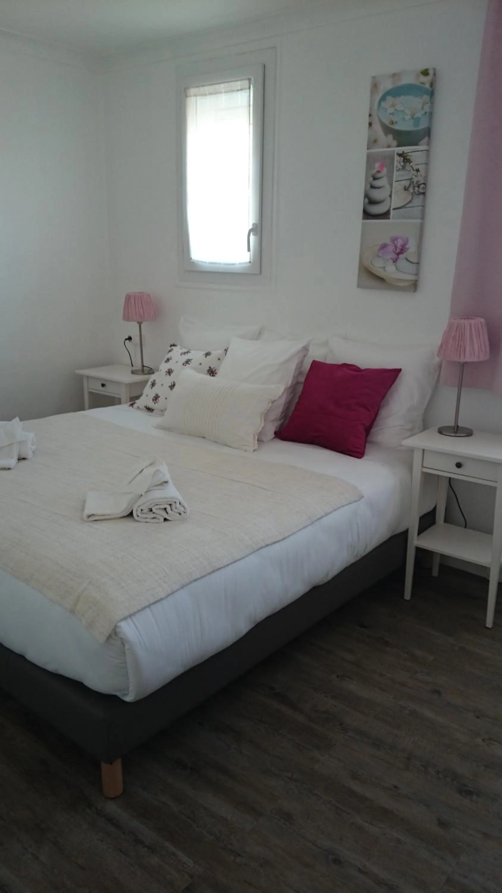 Bedroom, Bed in Le Castelet