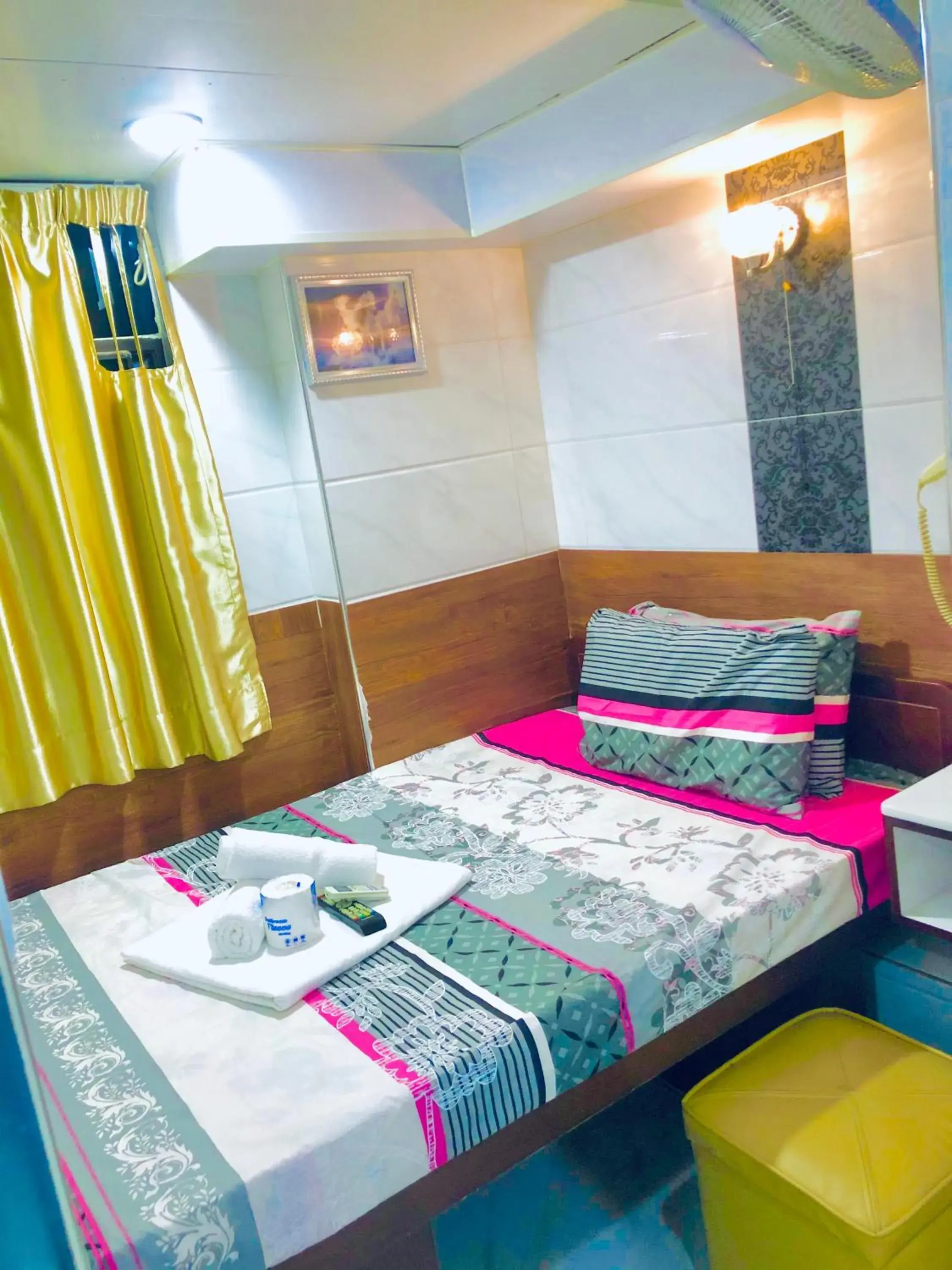 Single Room with Shower in United Co-Operate Guest House (7/F) Single Room with Shower in United Co-Operate Guest House (7/F)