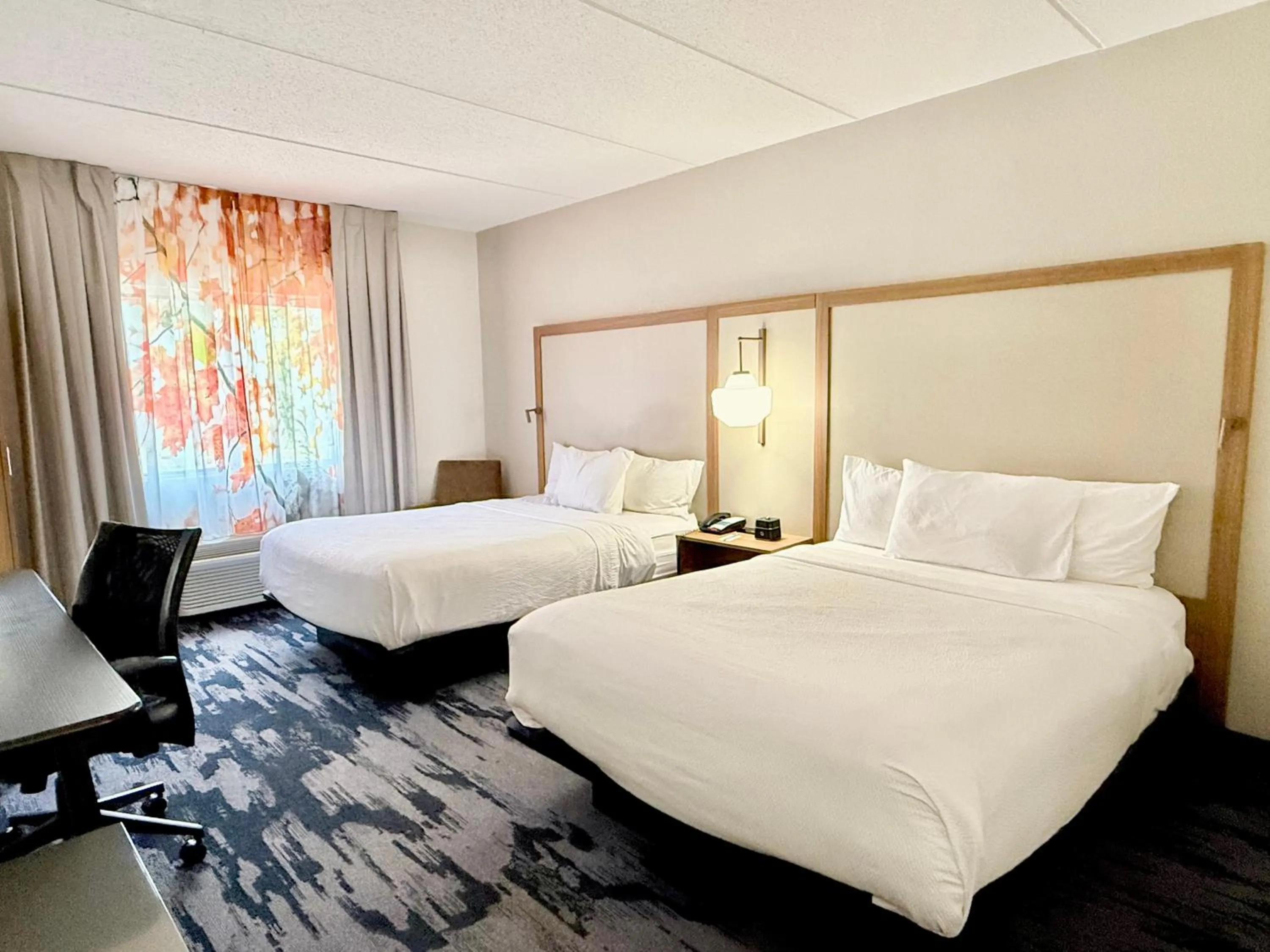 Bed in Fairfield Inn & Suites by Marriott Knoxville/East