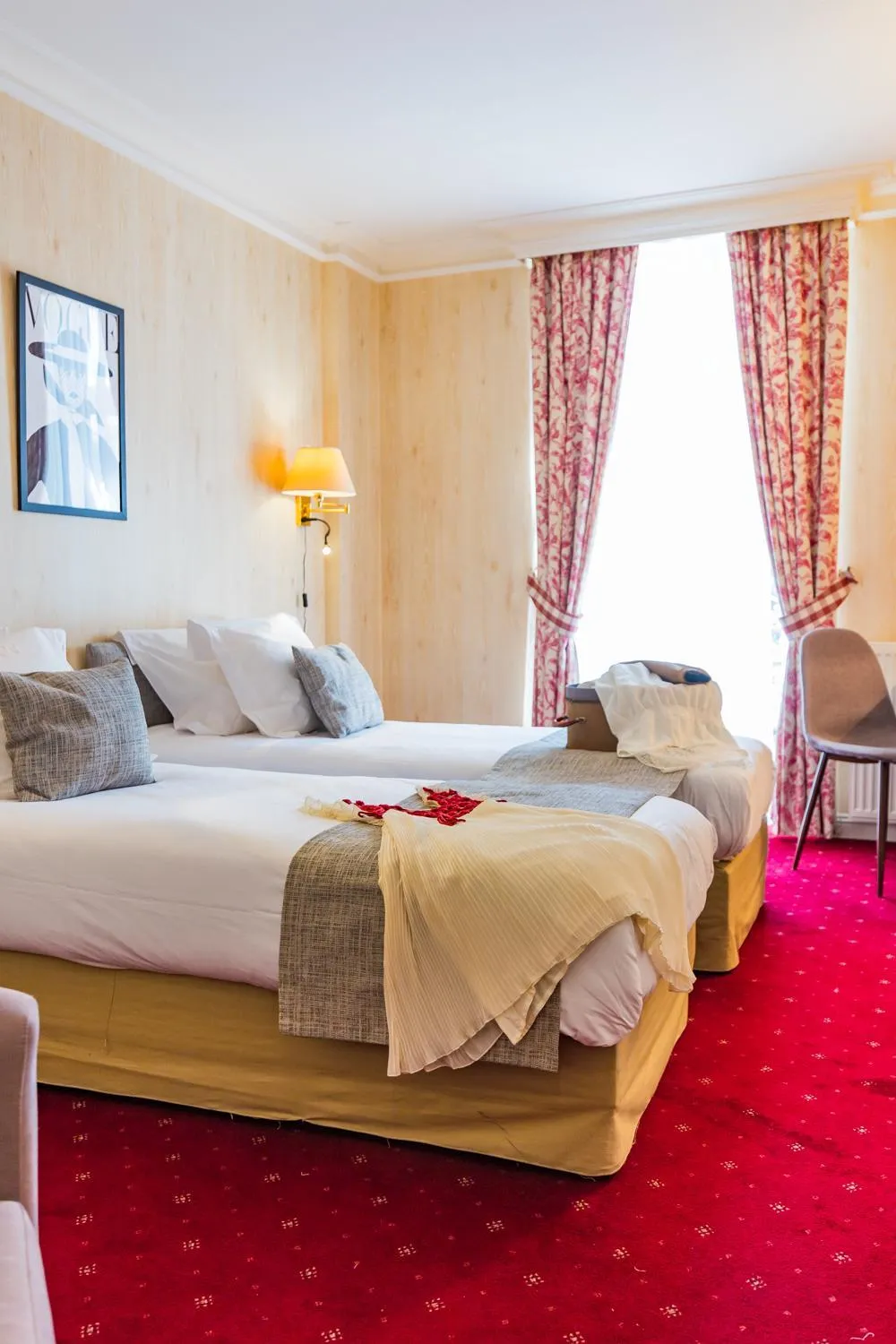 Bedroom, Bed in Hôtel Le D'Avaugour