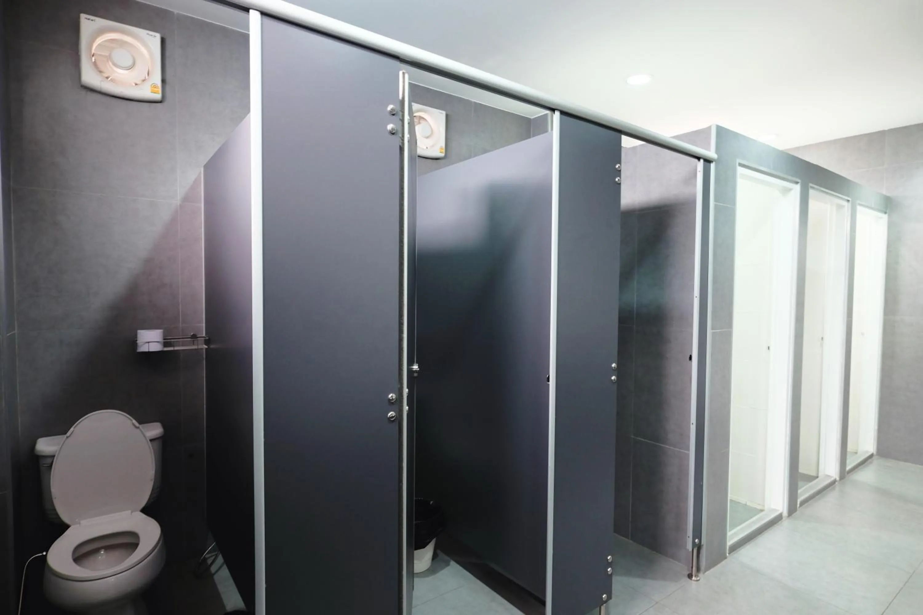 Shower in Wayha Hostel Don Mueang Airport