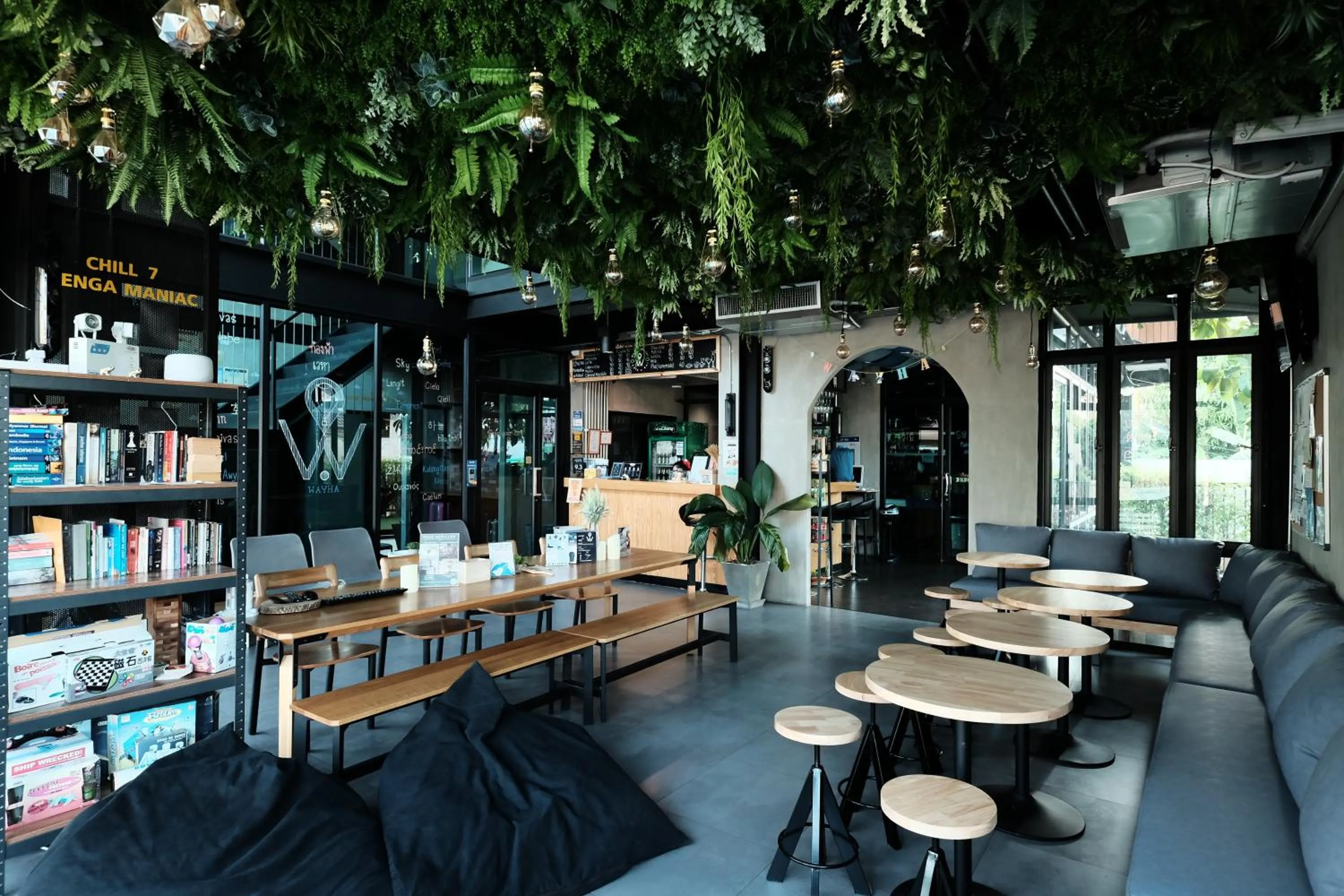 Restaurant/places to eat in Wayha Hostel Don Mueang Airport