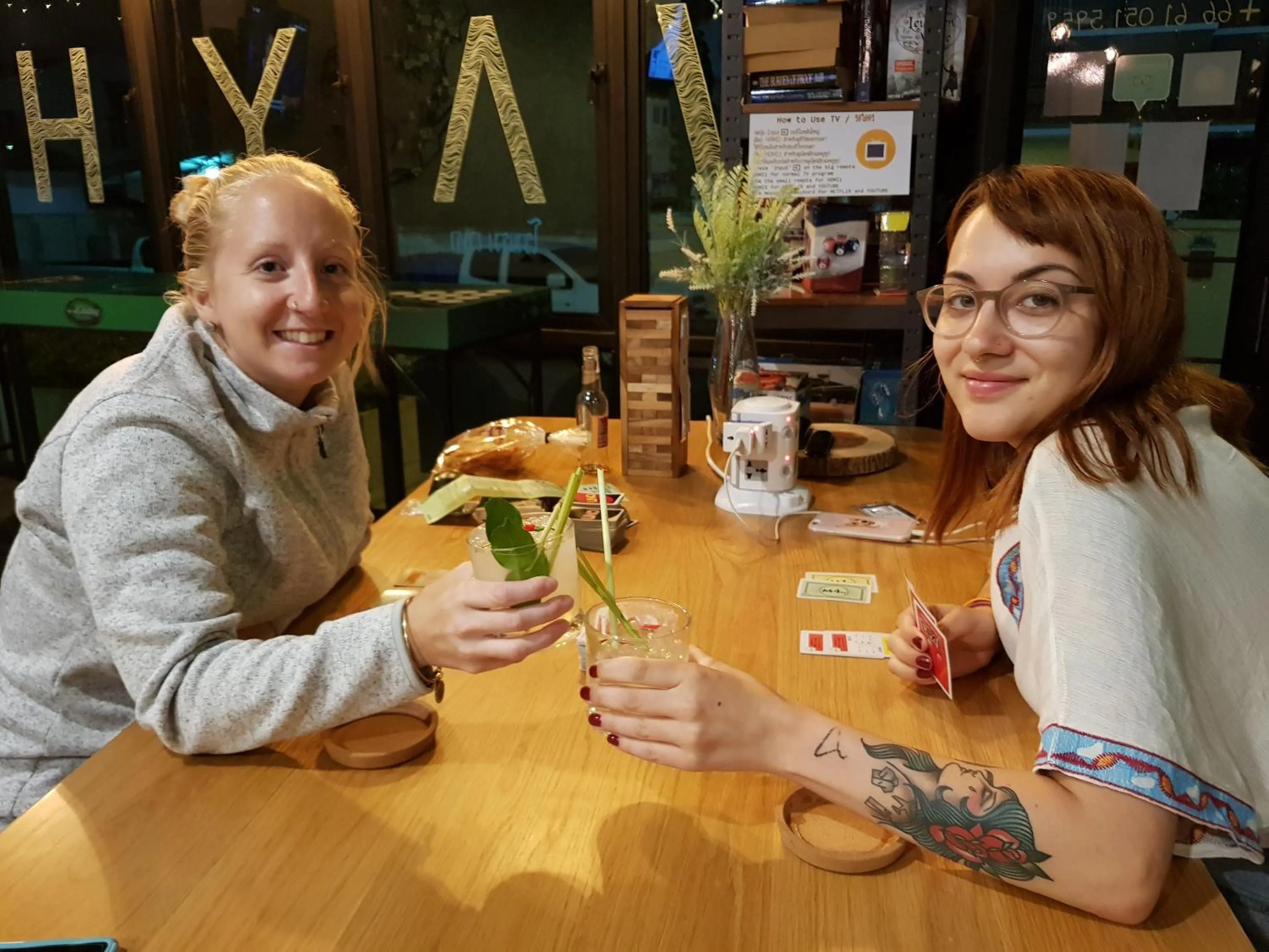 Communal lounge/ TV room in Wayha Hostel Don Mueang Airport