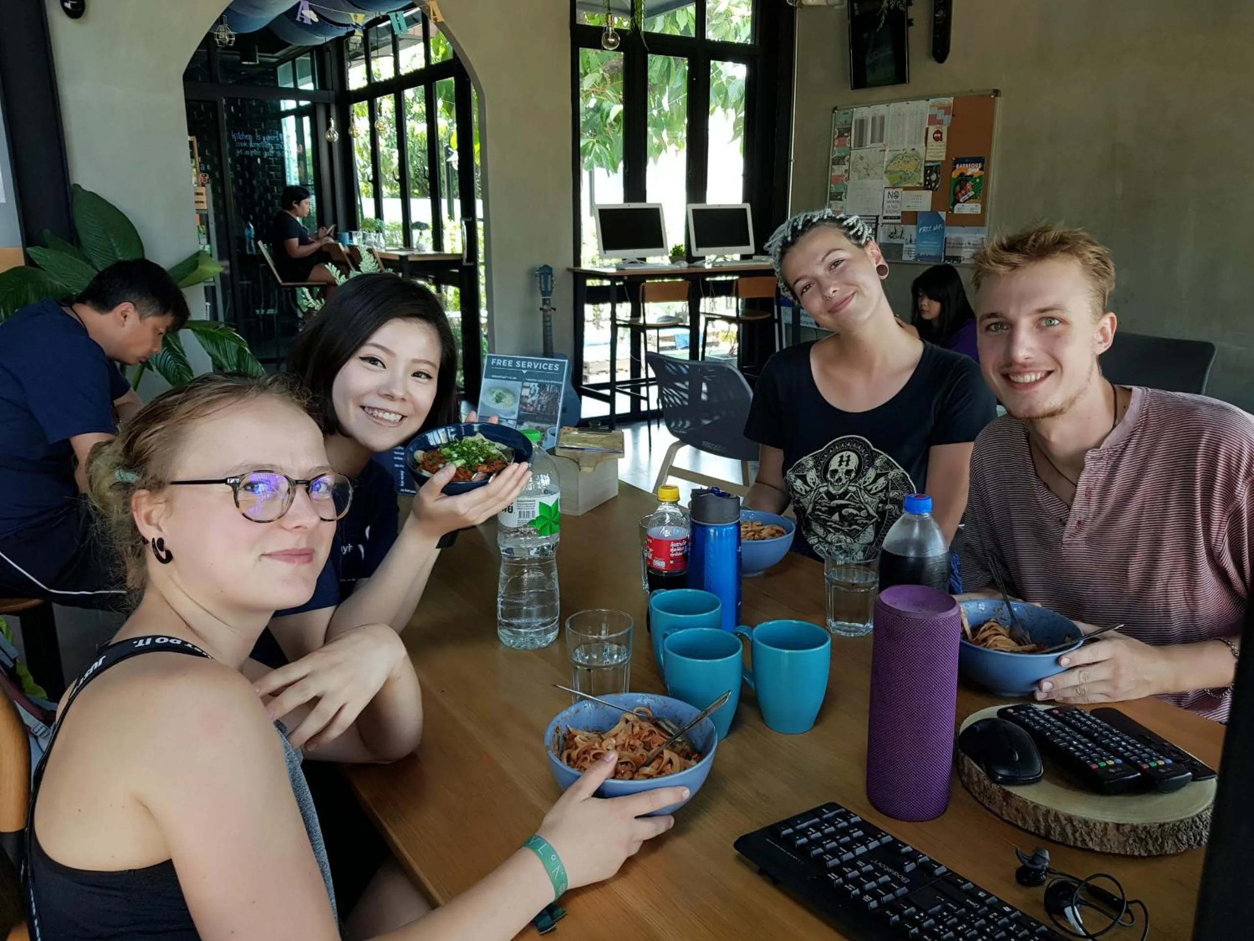 Communal lounge/ TV room in Wayha Hostel Don Mueang Airport