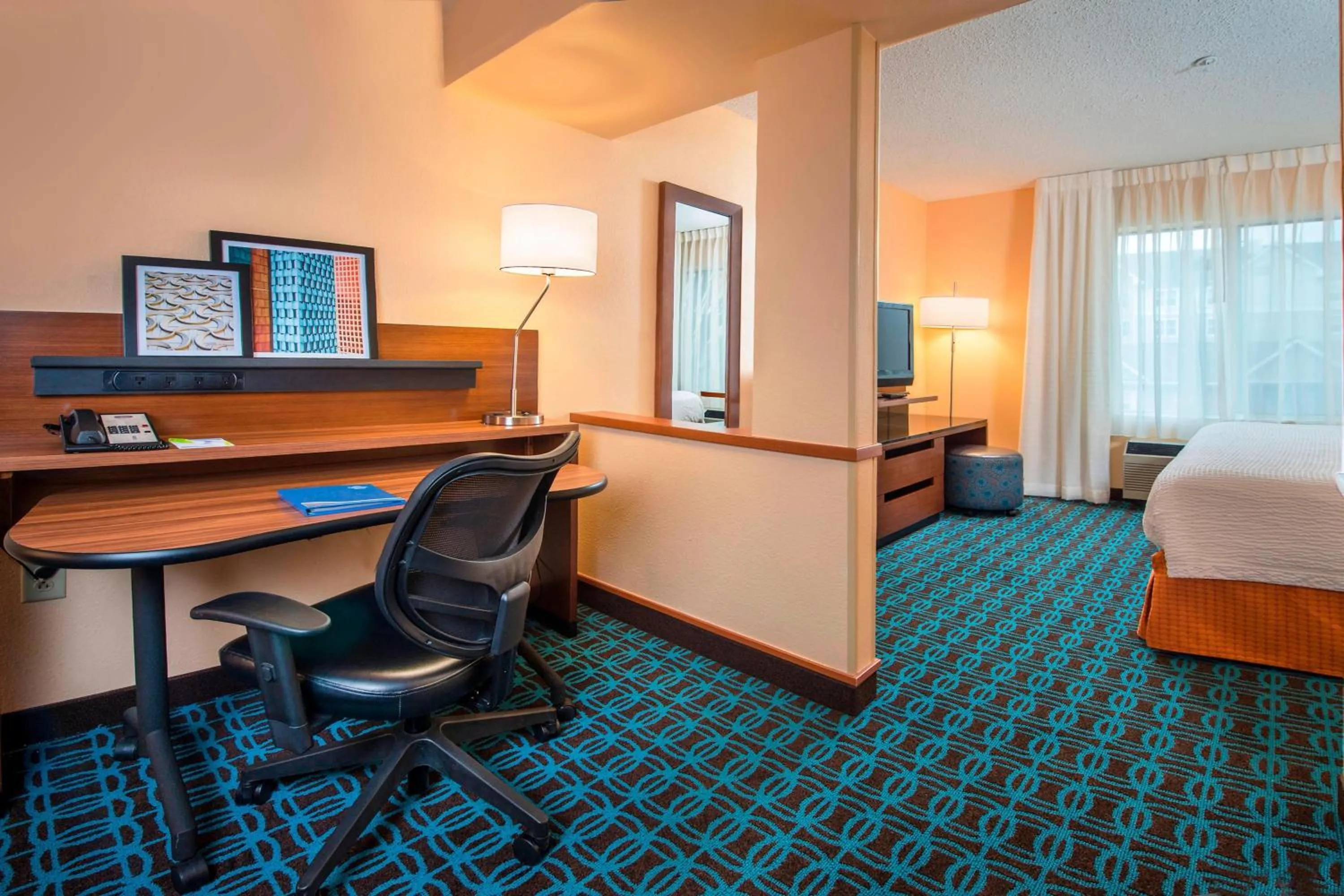 Photo of the whole room, Bed in Fairfield Inn & Suites by Marriott Frederick