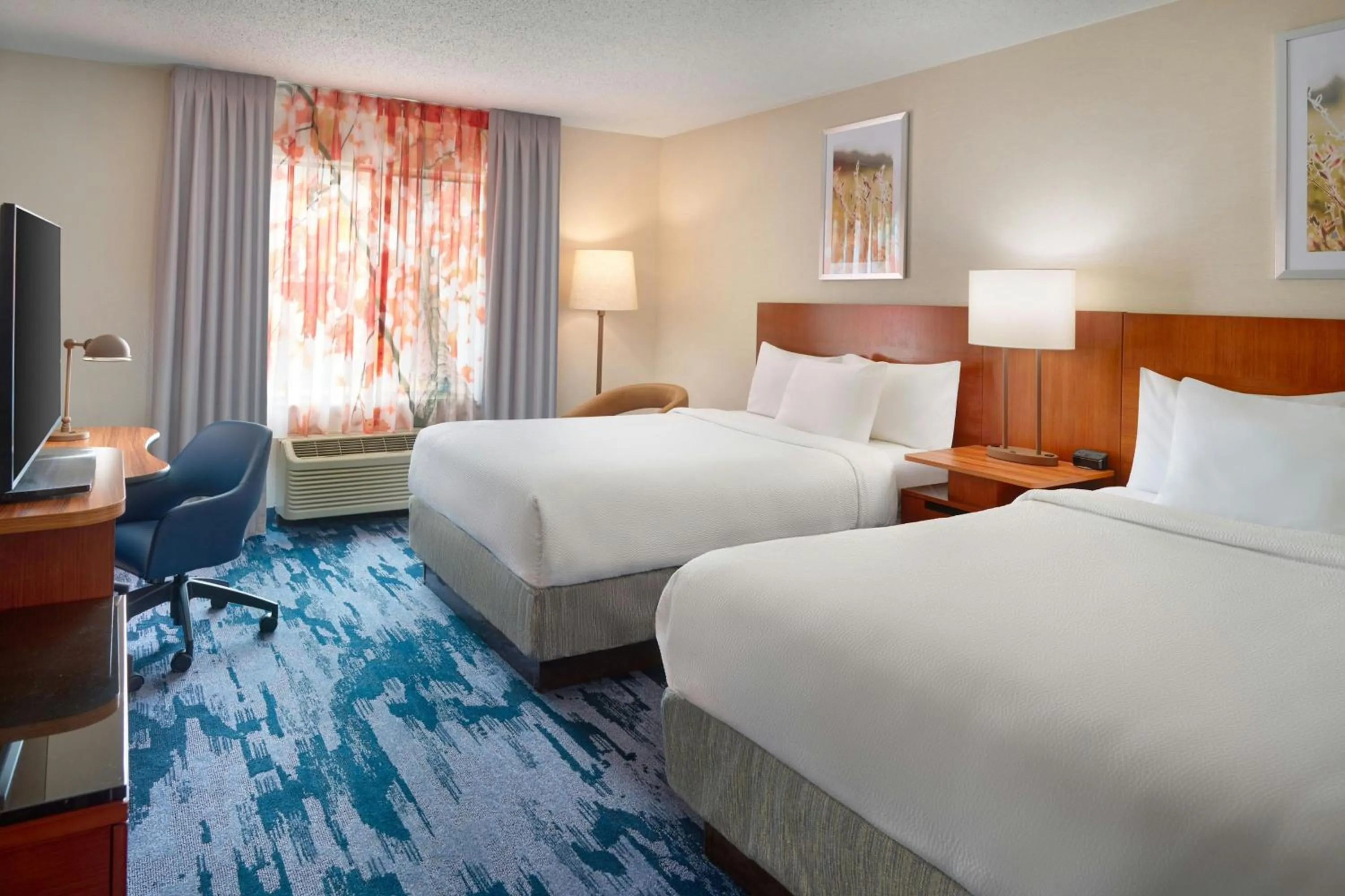 Photo of the whole room, Bed in Fairfield Inn & Suites by Marriott Frederick