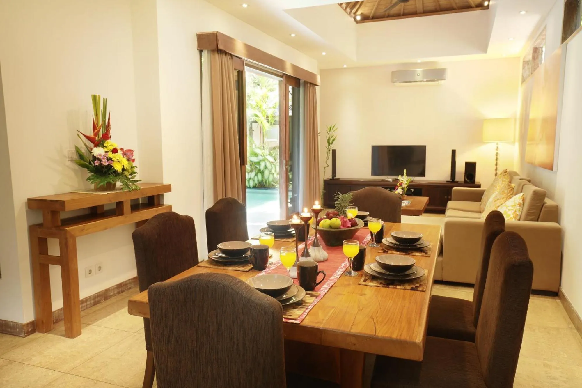 Food and drinks in Villa The Hotman Paris II Seminyak