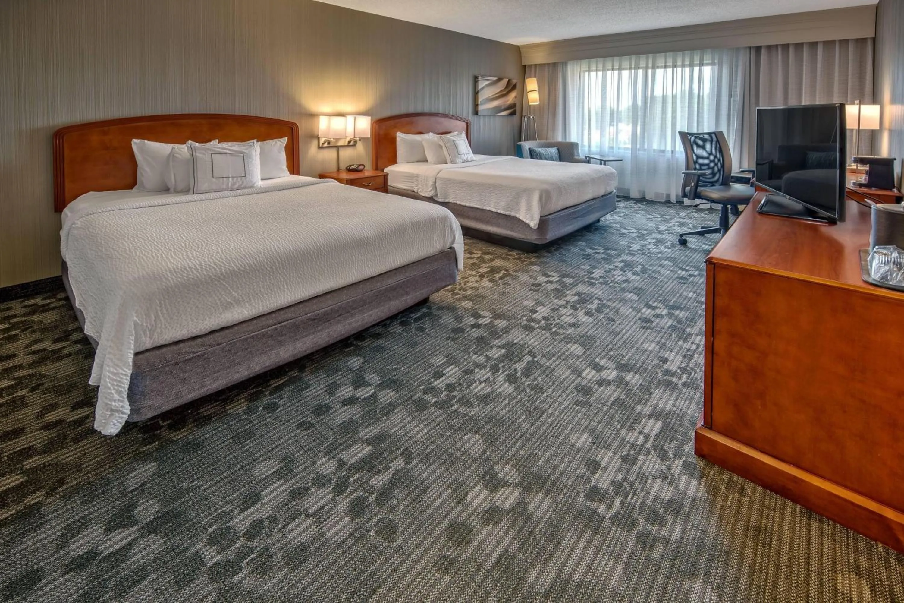 Photo of the whole room, Bed in Courtyard by Marriott Springfield